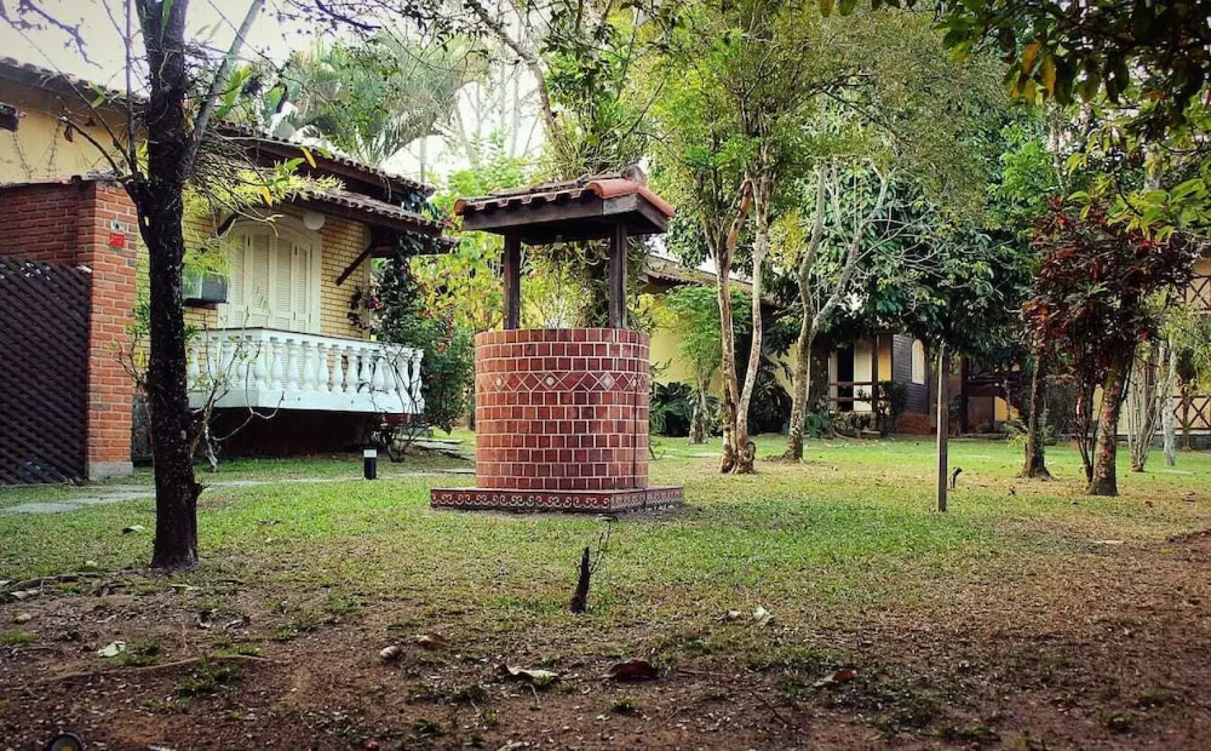 Village Colonial Hotel