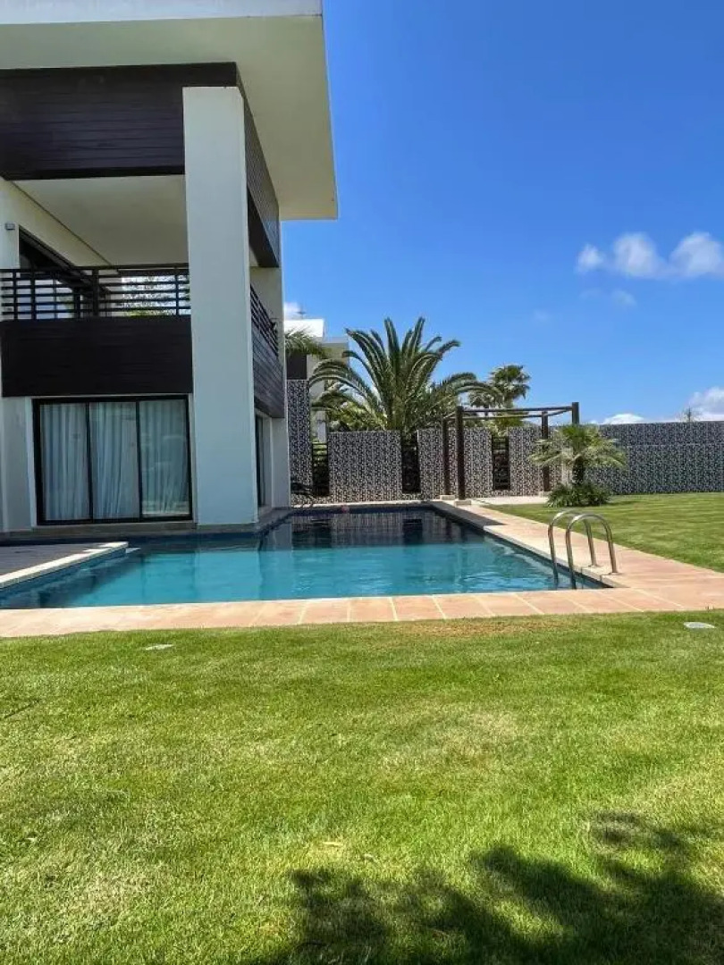 Magnifique villa de 1500m^avec piscine