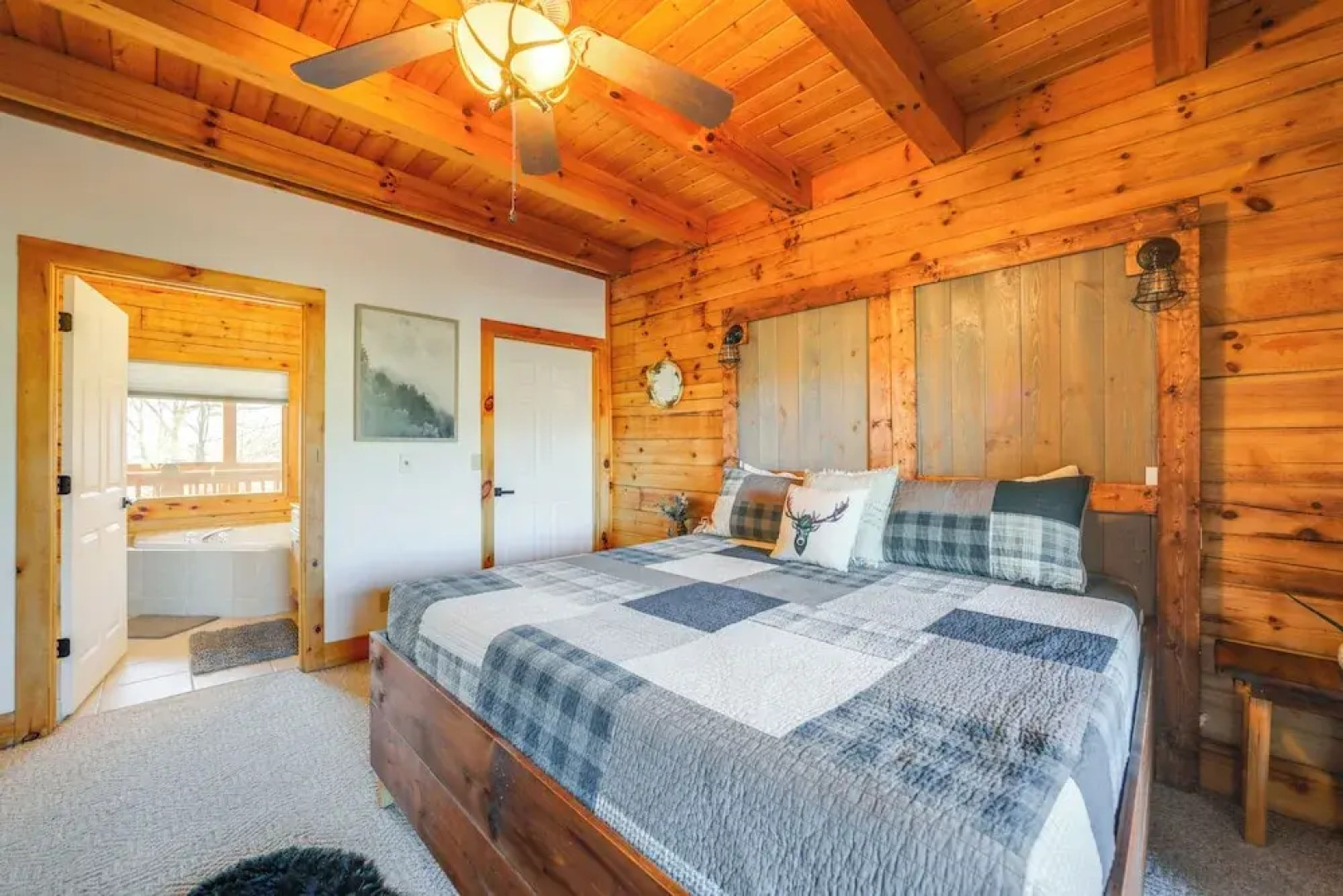 Luxury Mountain Cabin With Hot Tub & Pool Table!