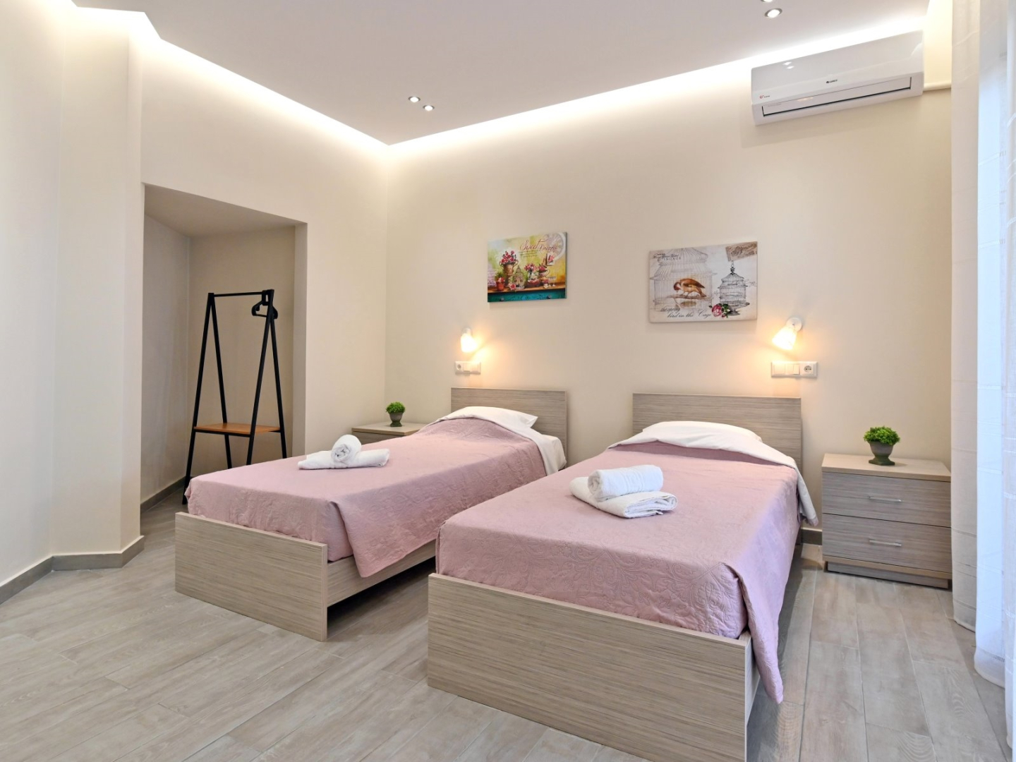 Sabbia Seafront Apartment 3 by TravelPro Servi...