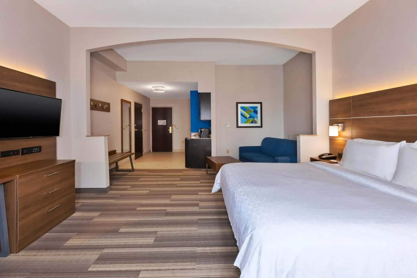 Holiday Inn Express & Suites Warminster - Horsham by IHG