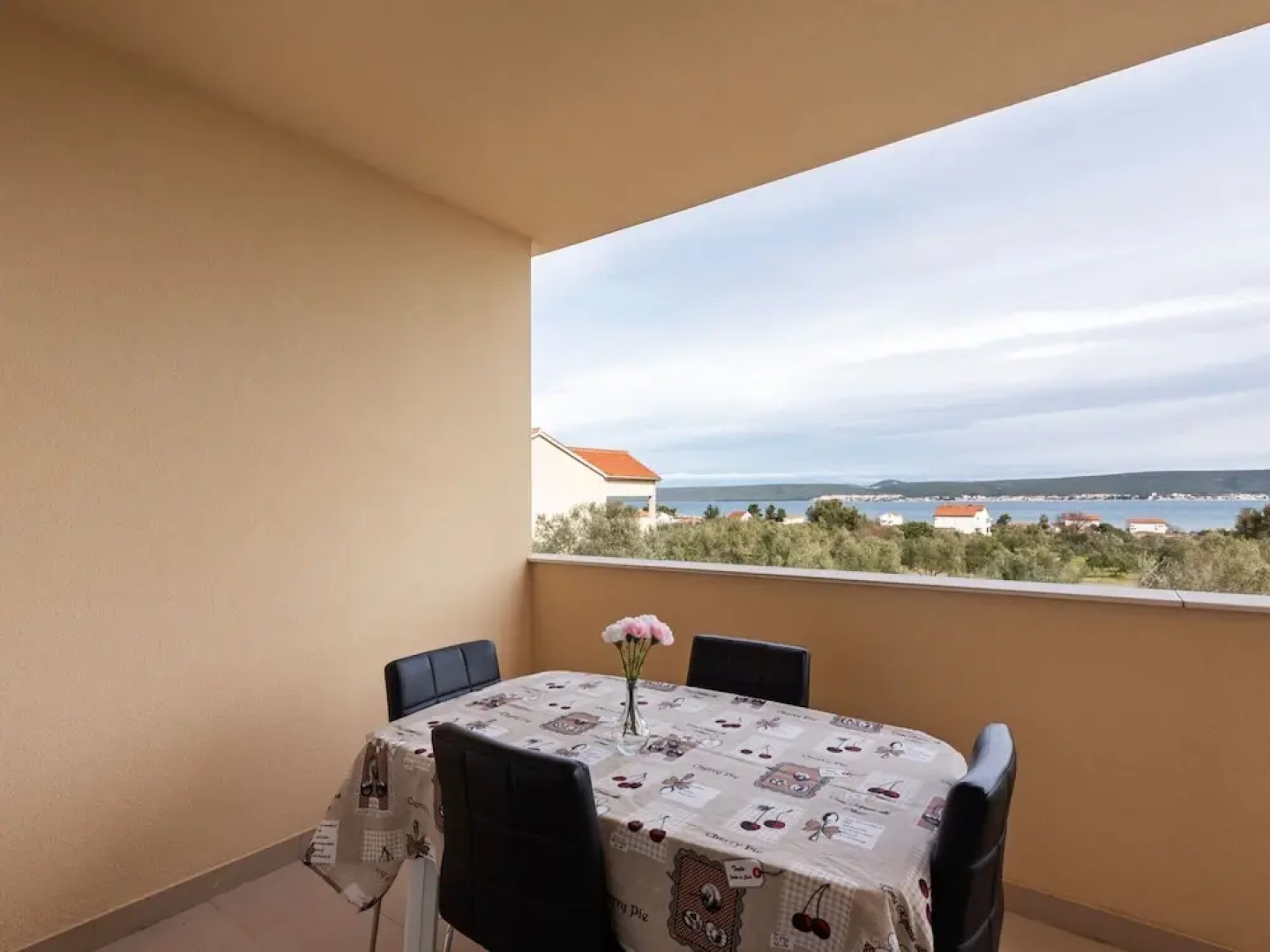 Simplistic Apartment in Neviđane with Balcony