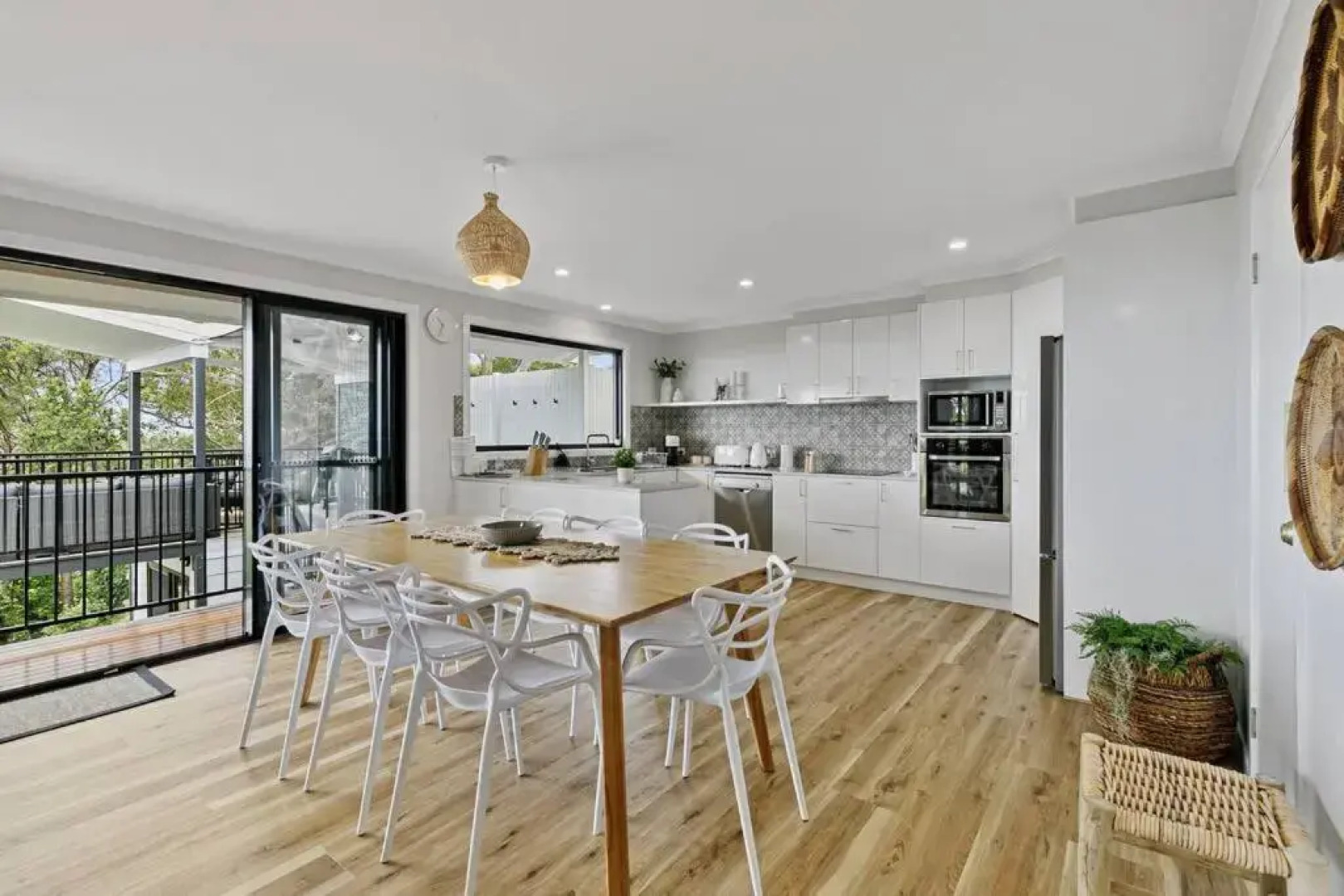 Yarabin - Luxury 6 Bedroom Home With Ocean Views