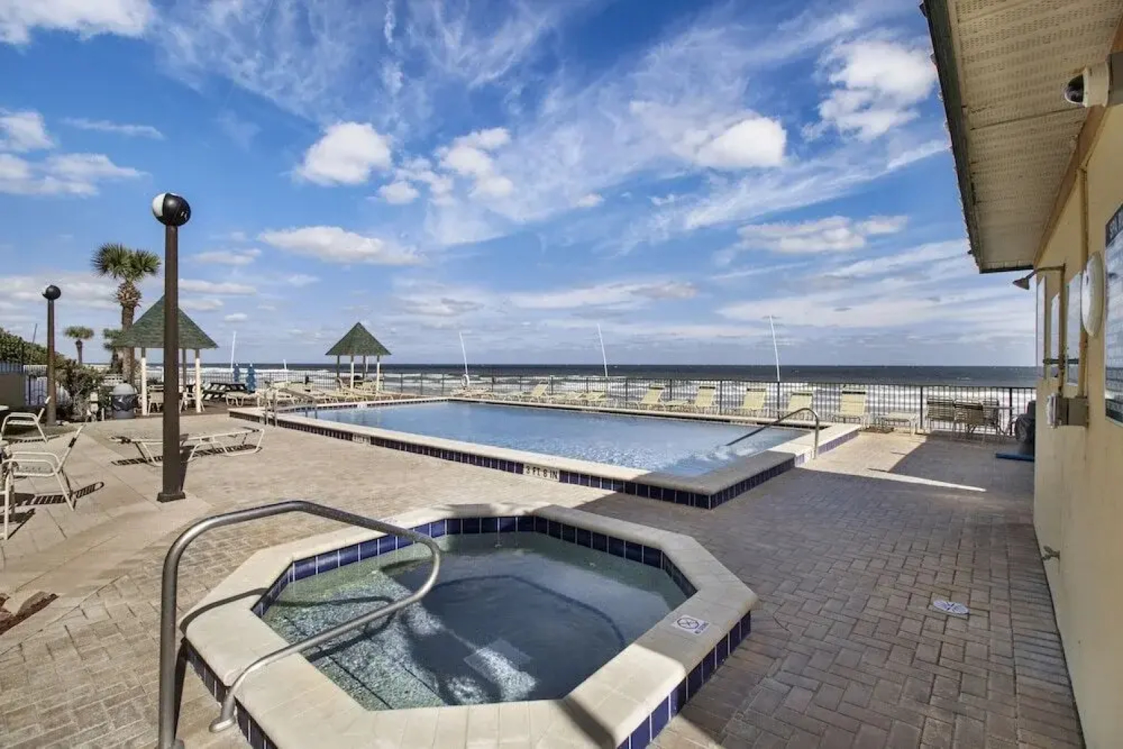 Tropical Suites At Sunglow Resort