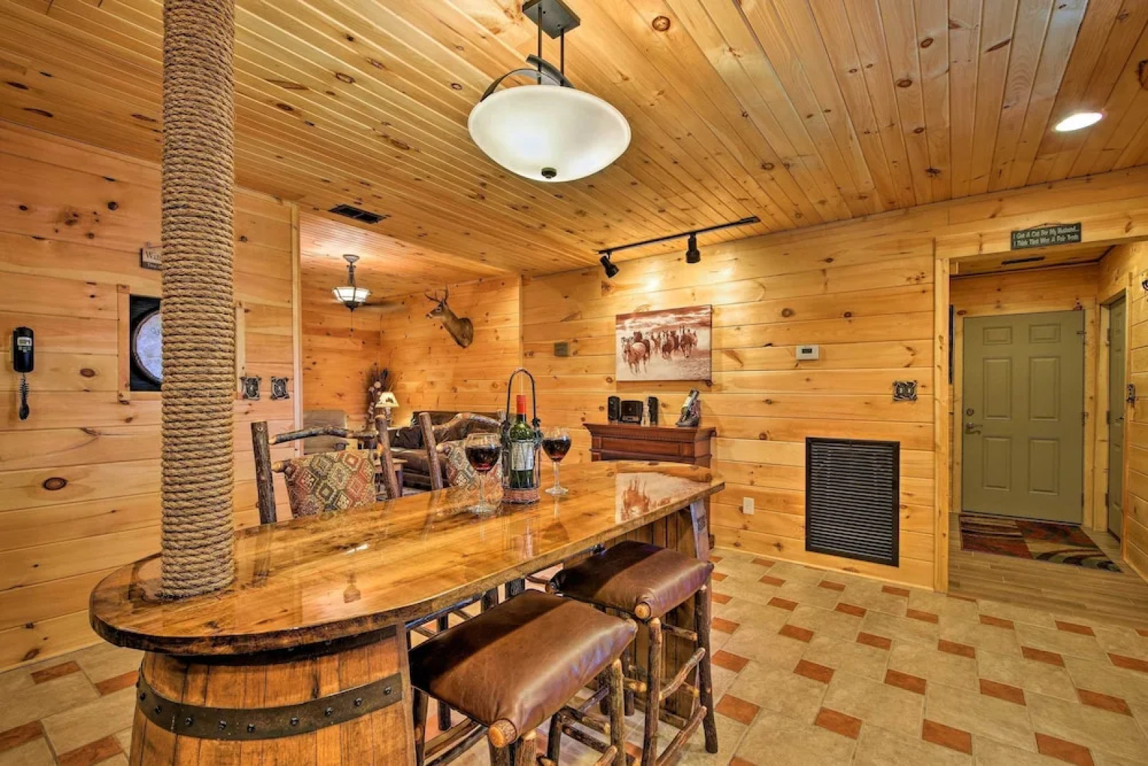 Trenton Cabin w/ Hot Tub - 14 Mi to Lookout Mtn!