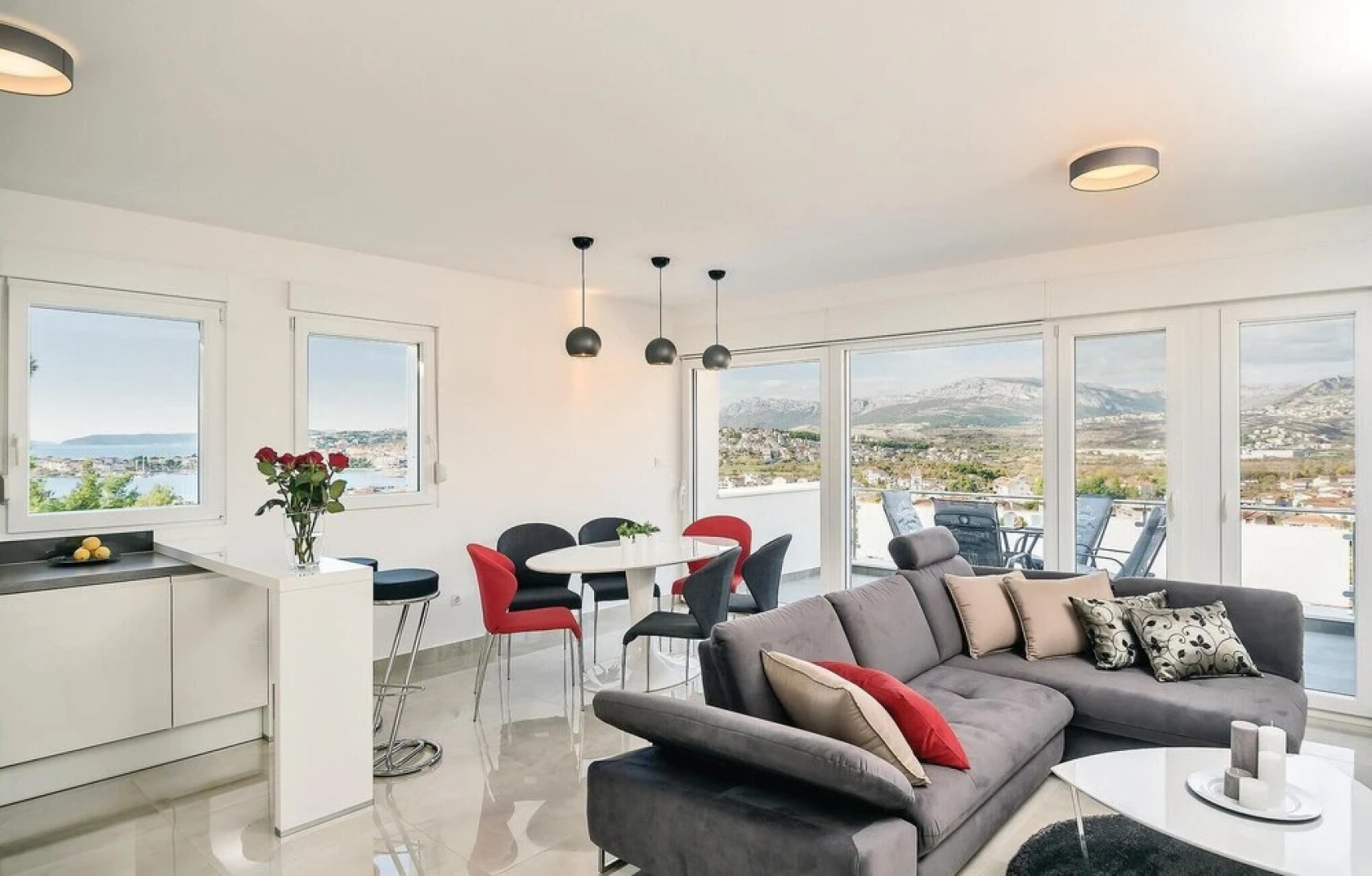 Nice Home in Podstrana with Hot Tub, WiFi & 4 Bedrooms