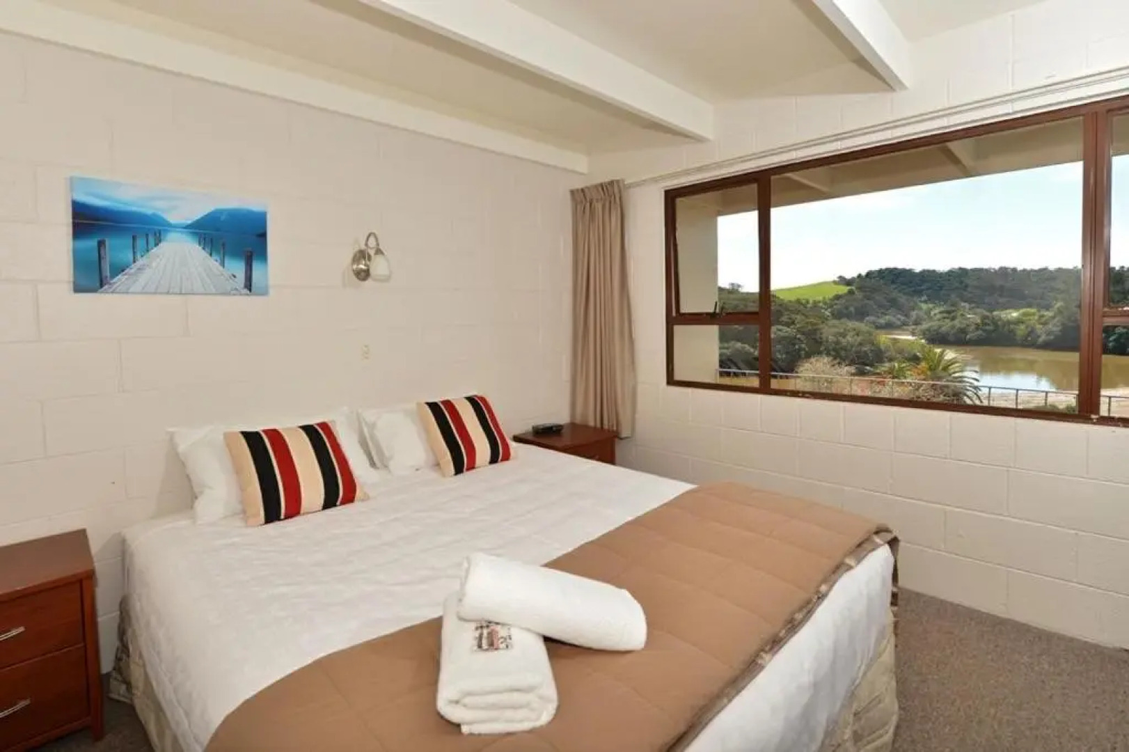 Waterfalls Estate - Motel & Campground