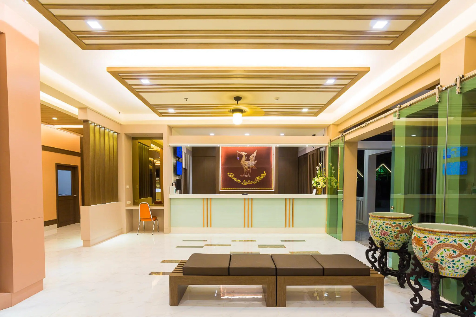 Swan Lake Hotel Sattahip