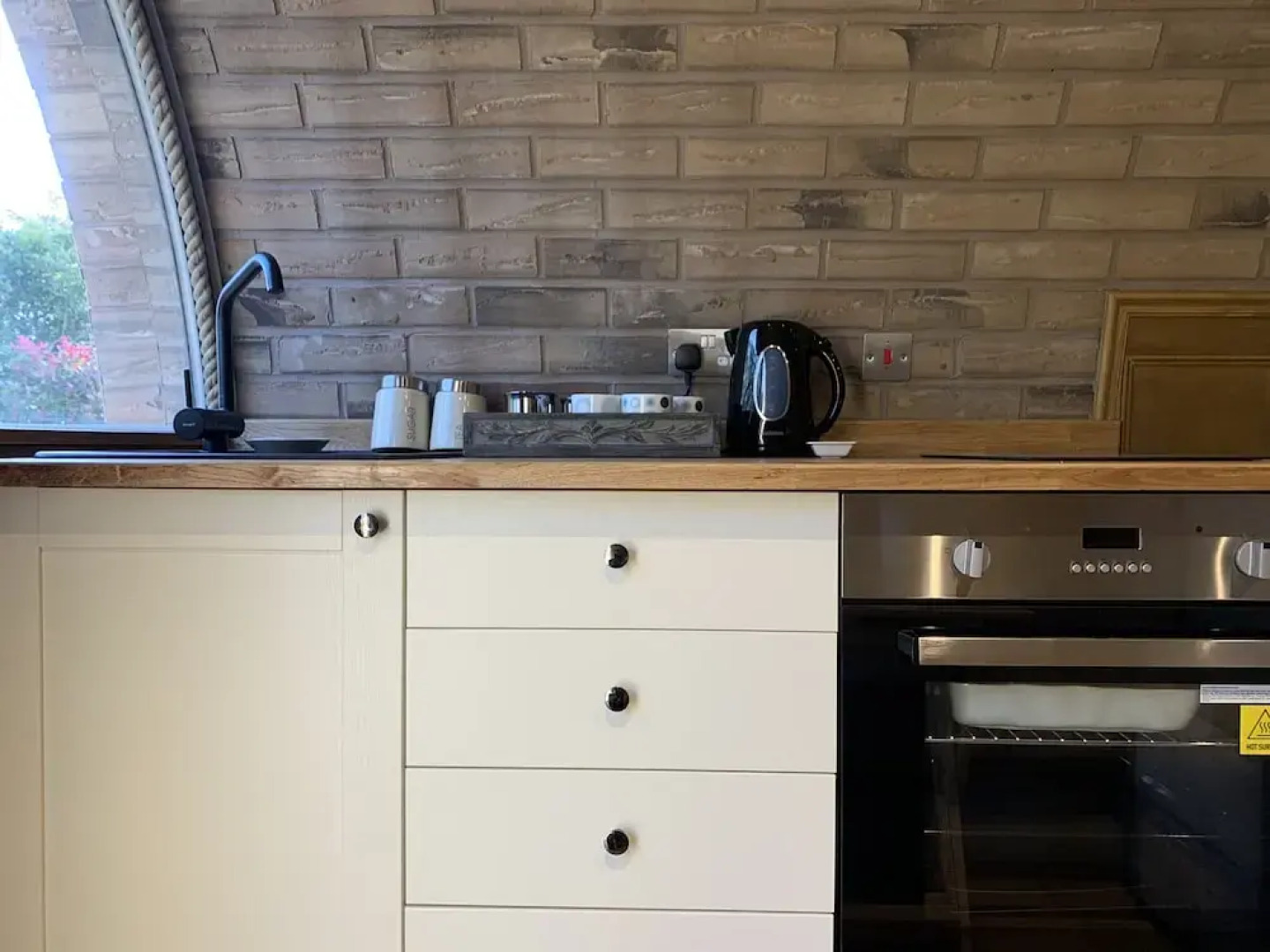 Cosy Escape Heated Luxury pod and hot tub