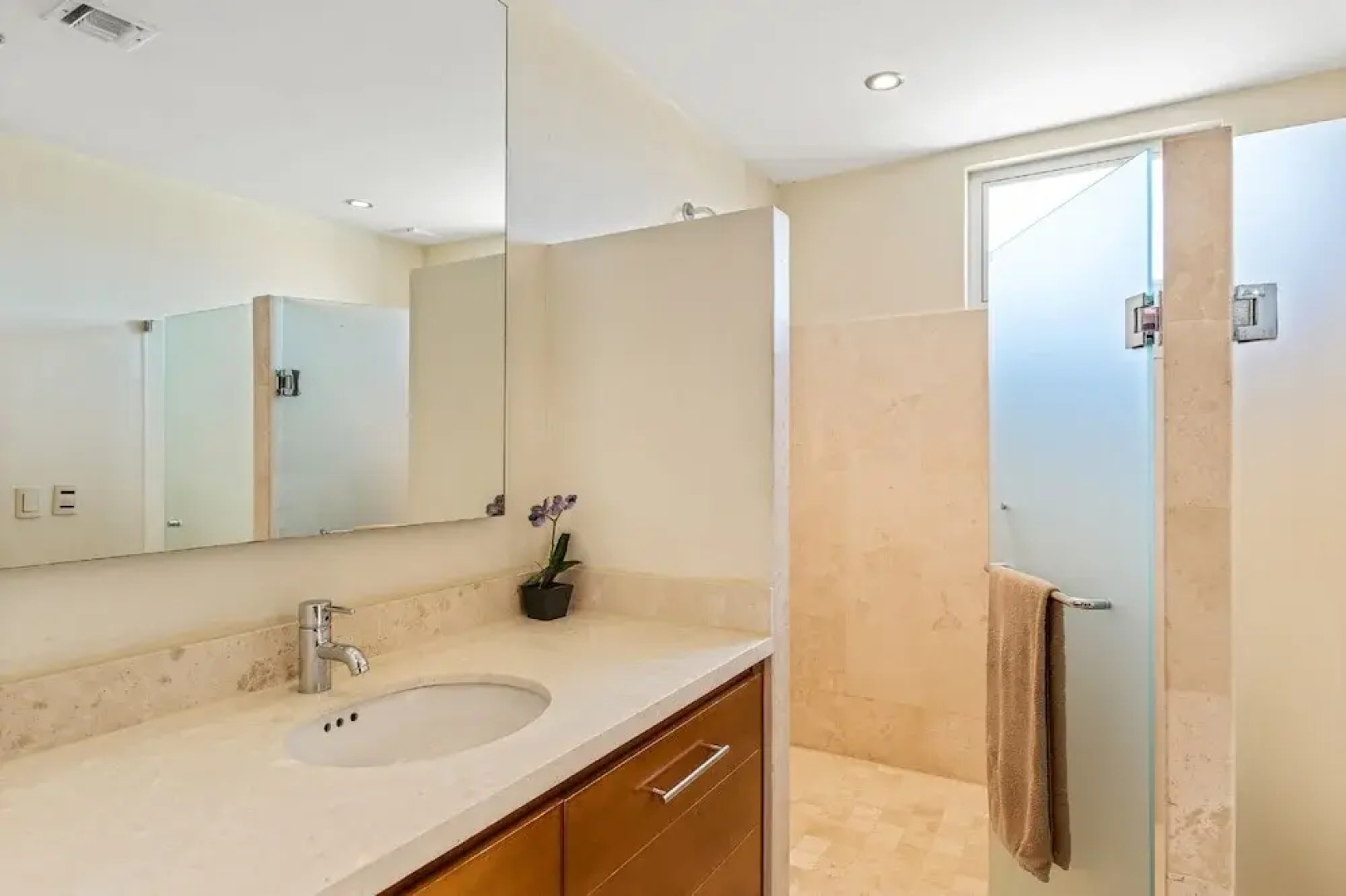 Encanto Living 0901 -2BR by Kivoya