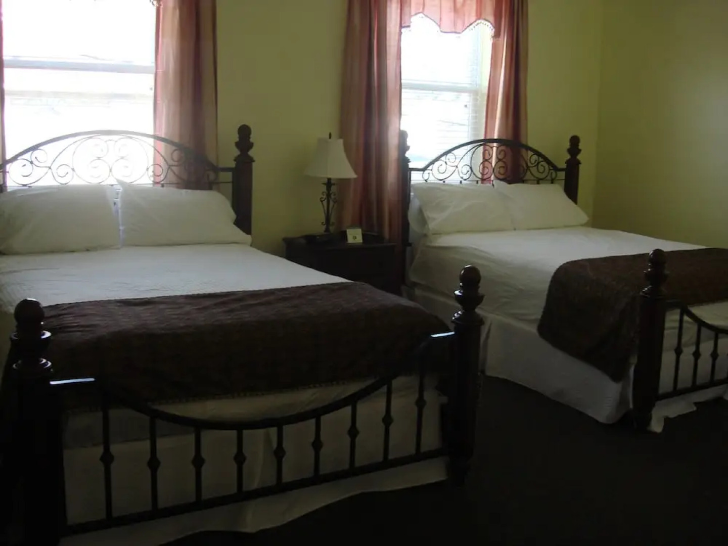 The City Hotel Bar & Grill