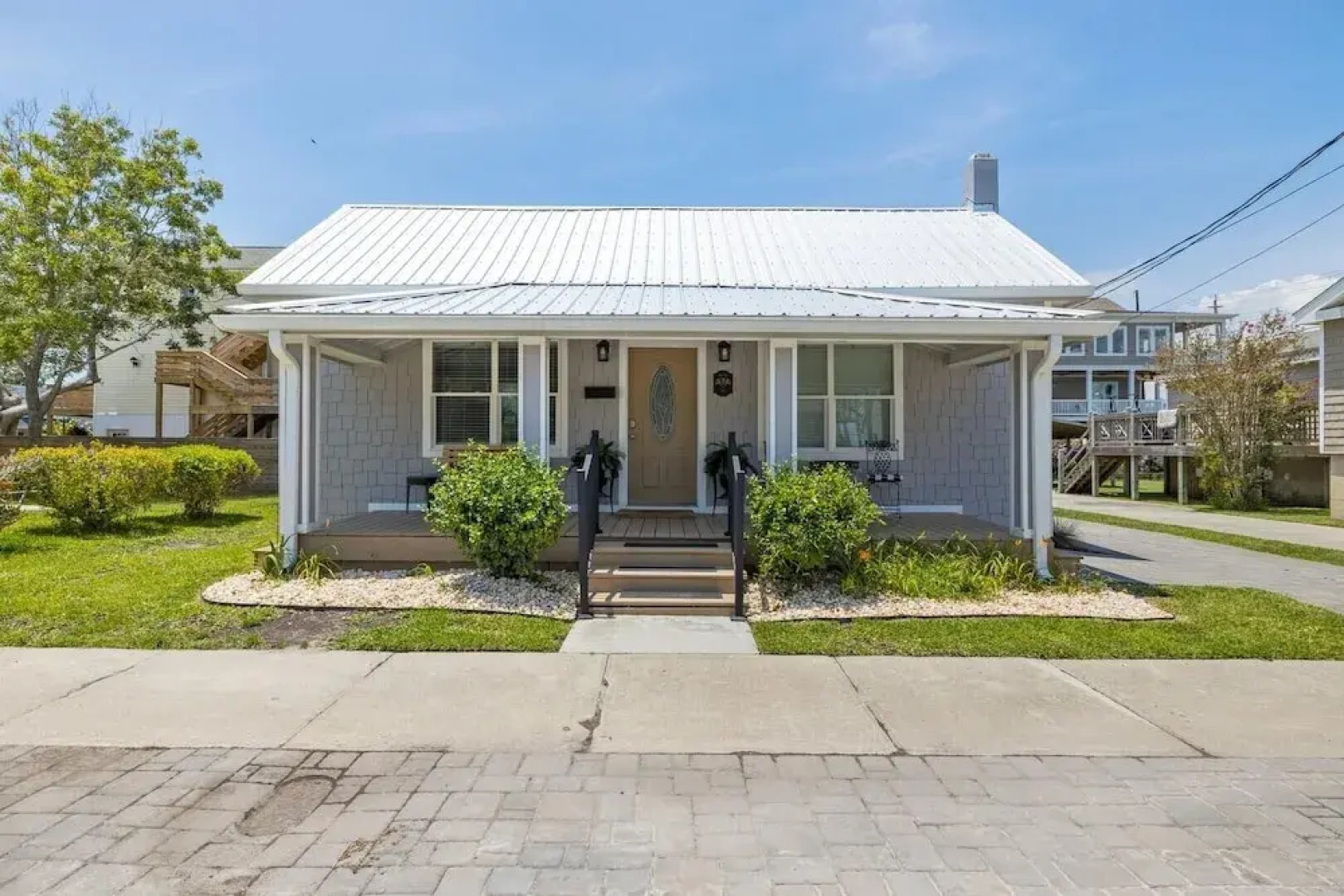 Conch's Point Cottage 2 Bedroom Home by RedAwning