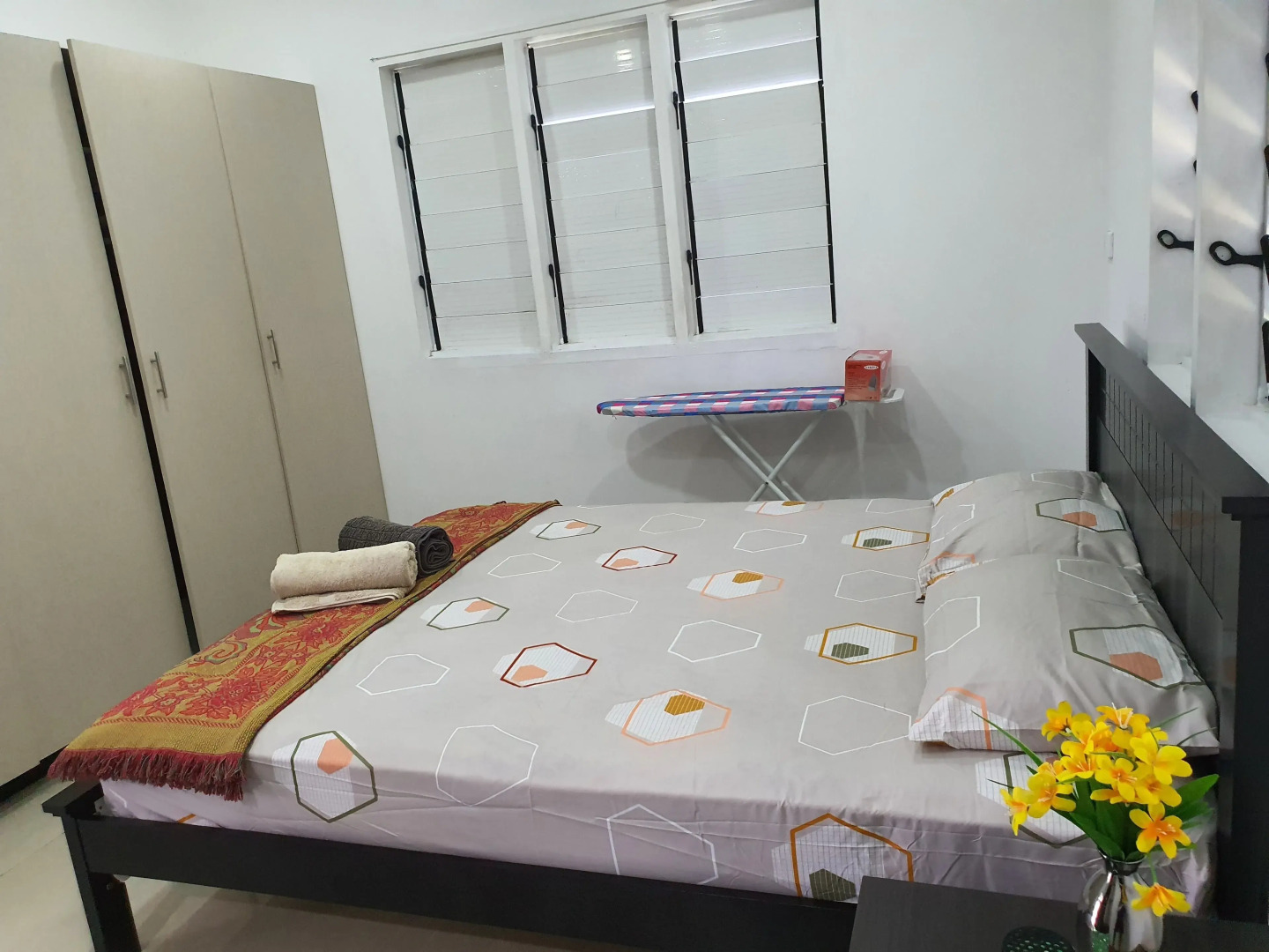 Single Room with Shared Kitchen and Living Room