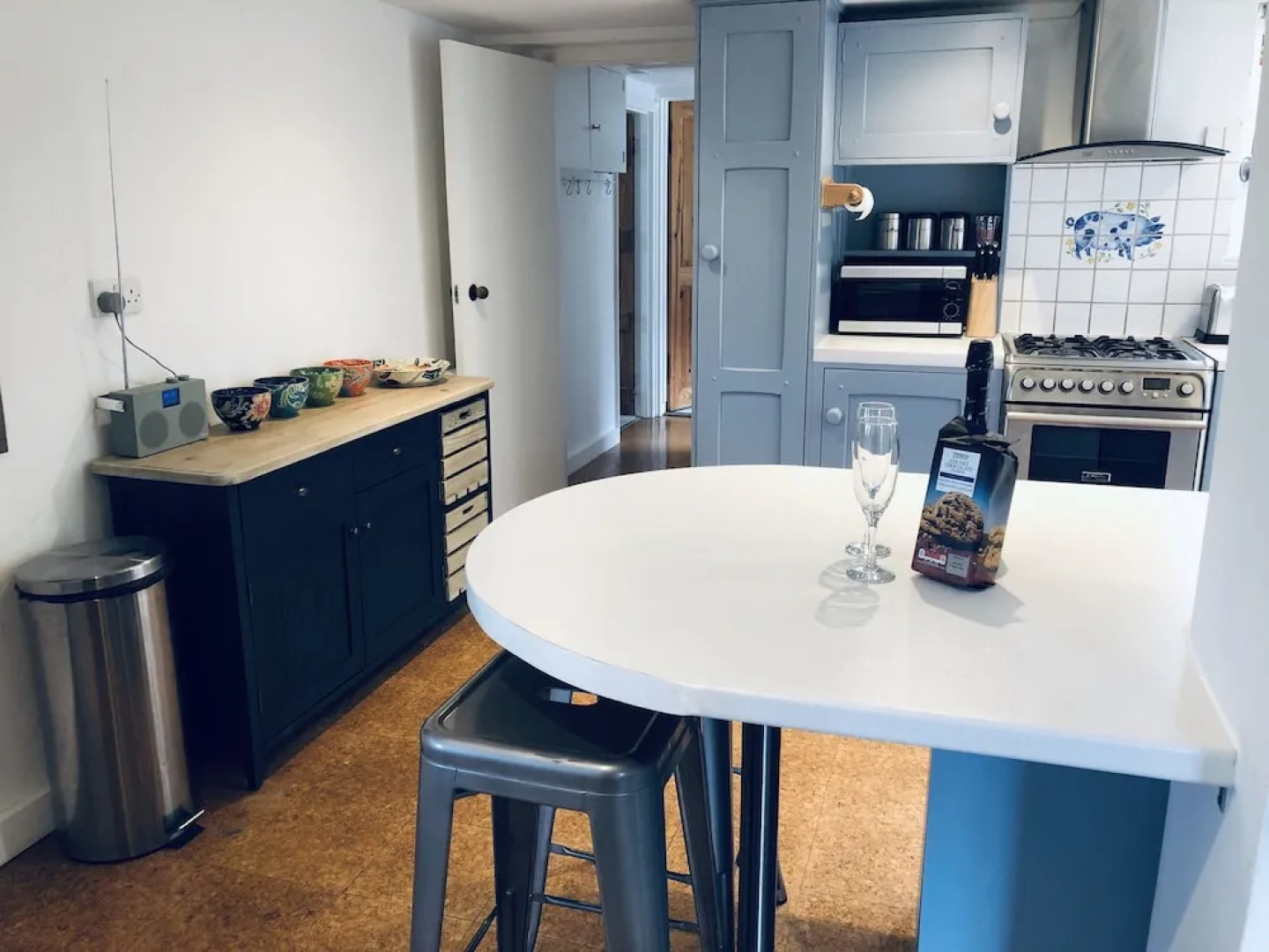 Danny Lodge | By Huluki Sussex Stays