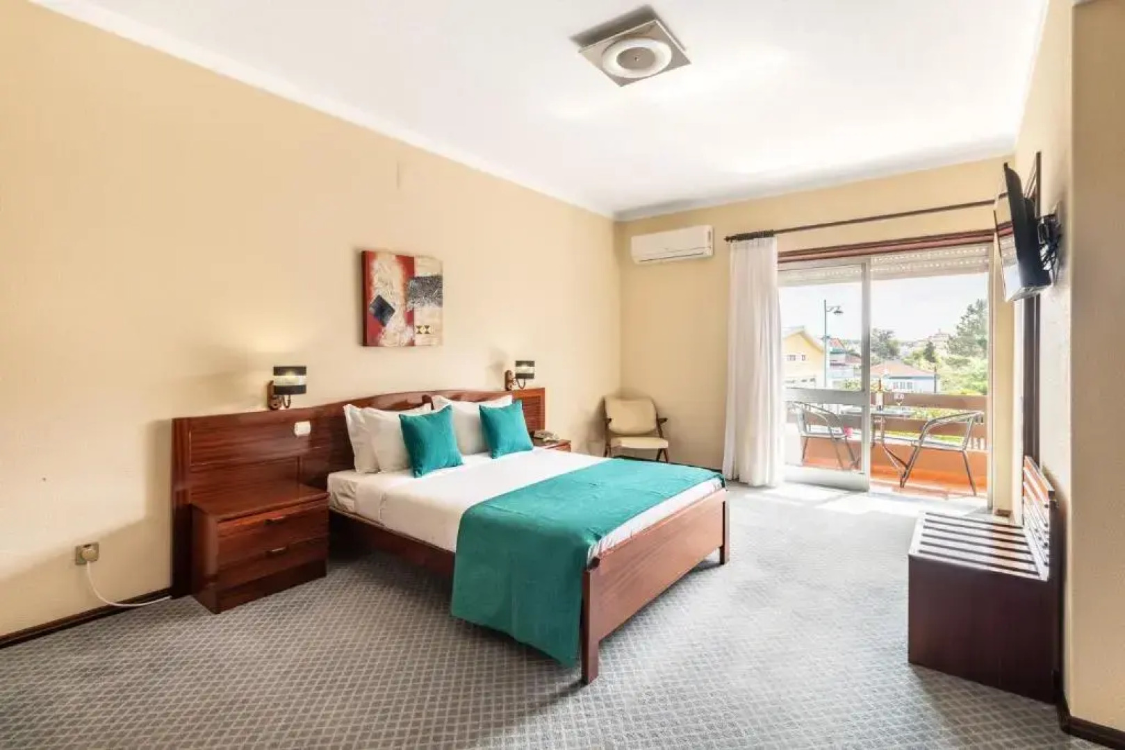 Hotel Colmeia Monte Real