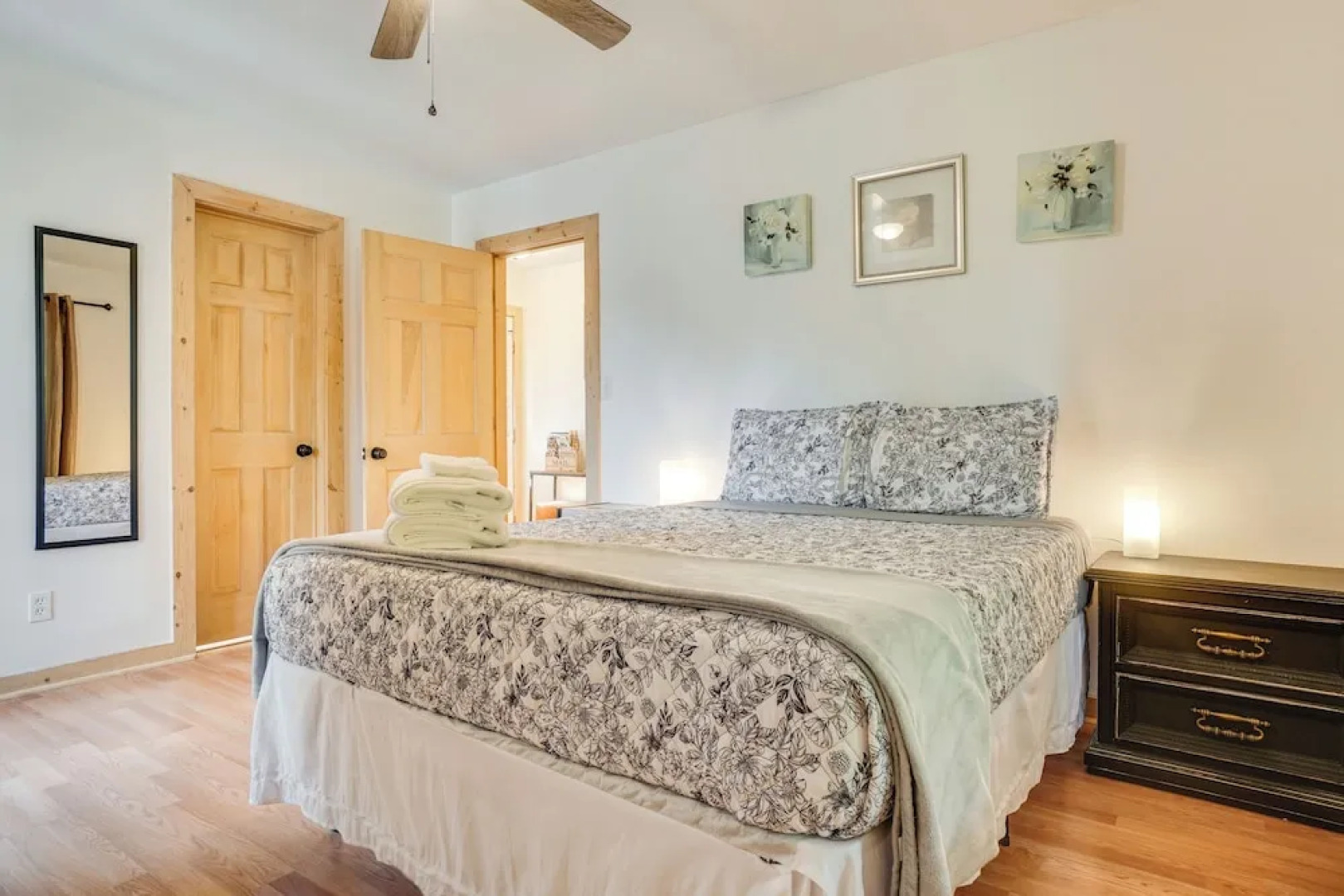 Spacious Rustic Helen Abode ~ 1/2 Mi From Tubing!