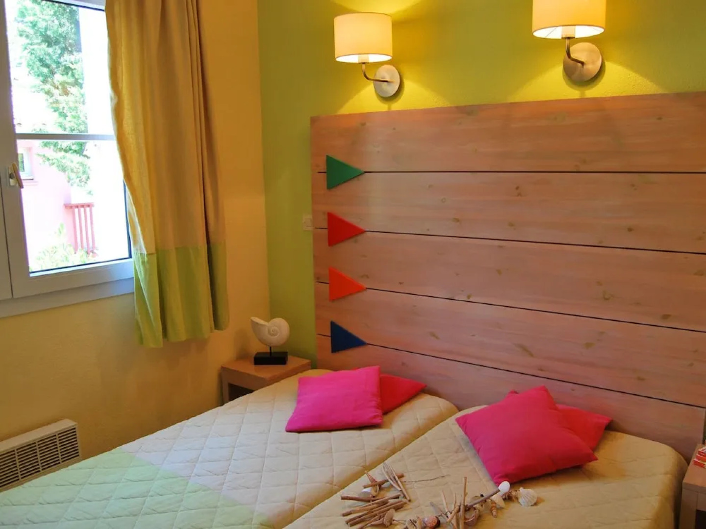 Colorful Apartment With Balcony or Terrace 500m From the sea