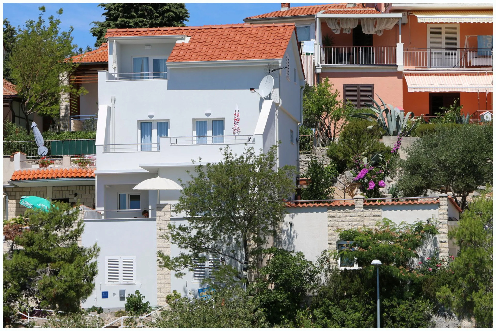 Apartment Elvi - amazing position & parking: A2 Primosten, Riviera Sibenik