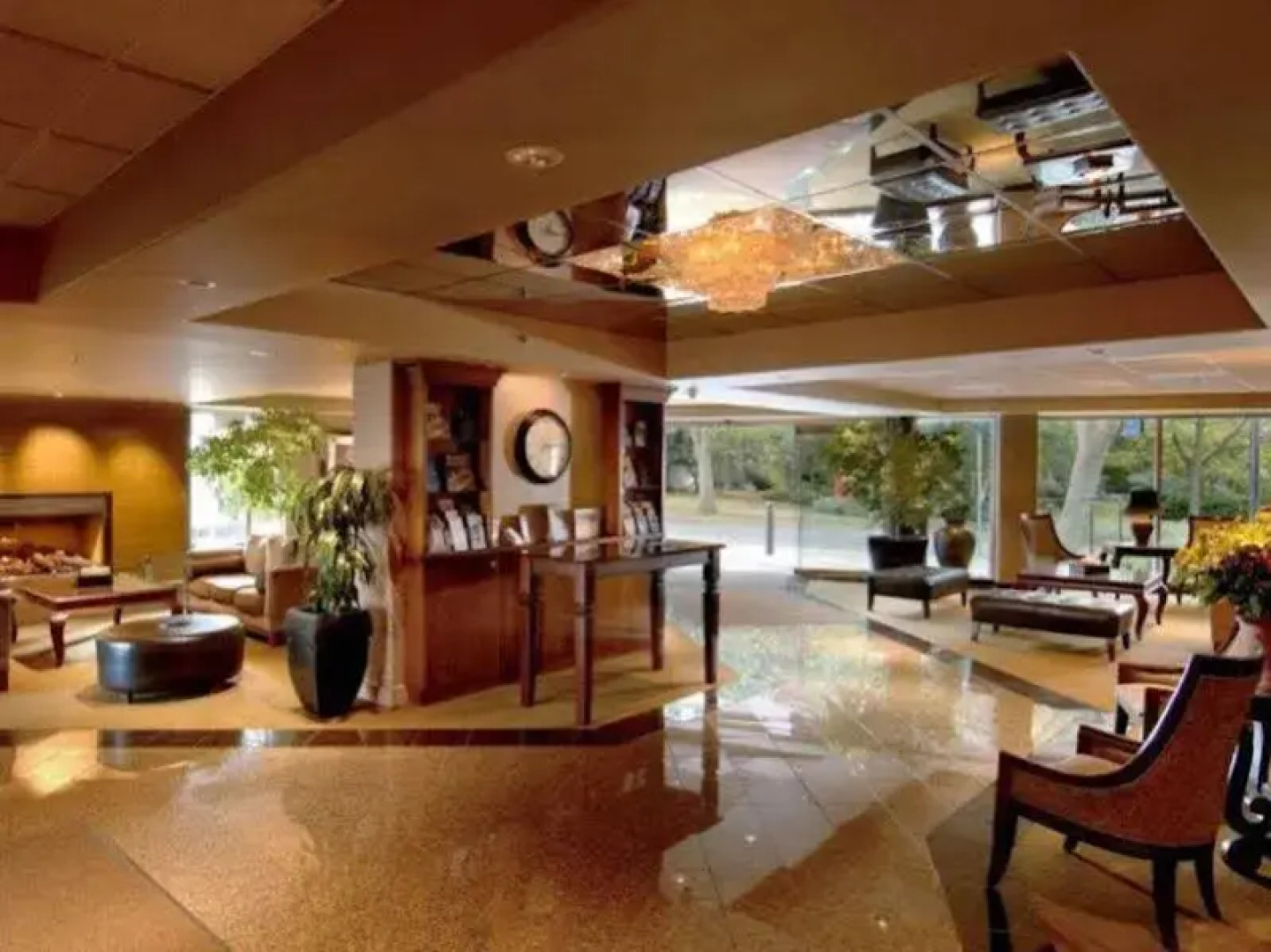 Queen Victoria Hotel & Suites