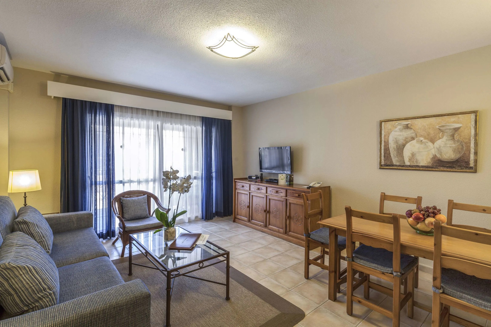 Отель Los Amigos Beach Club