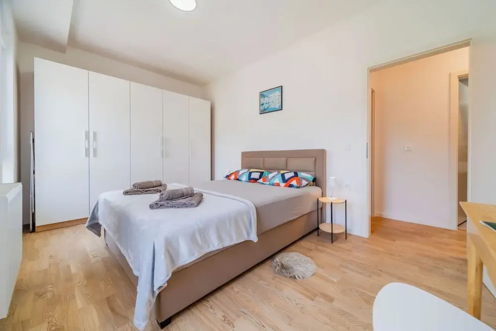 Modern Apartment With Balcony And Garage