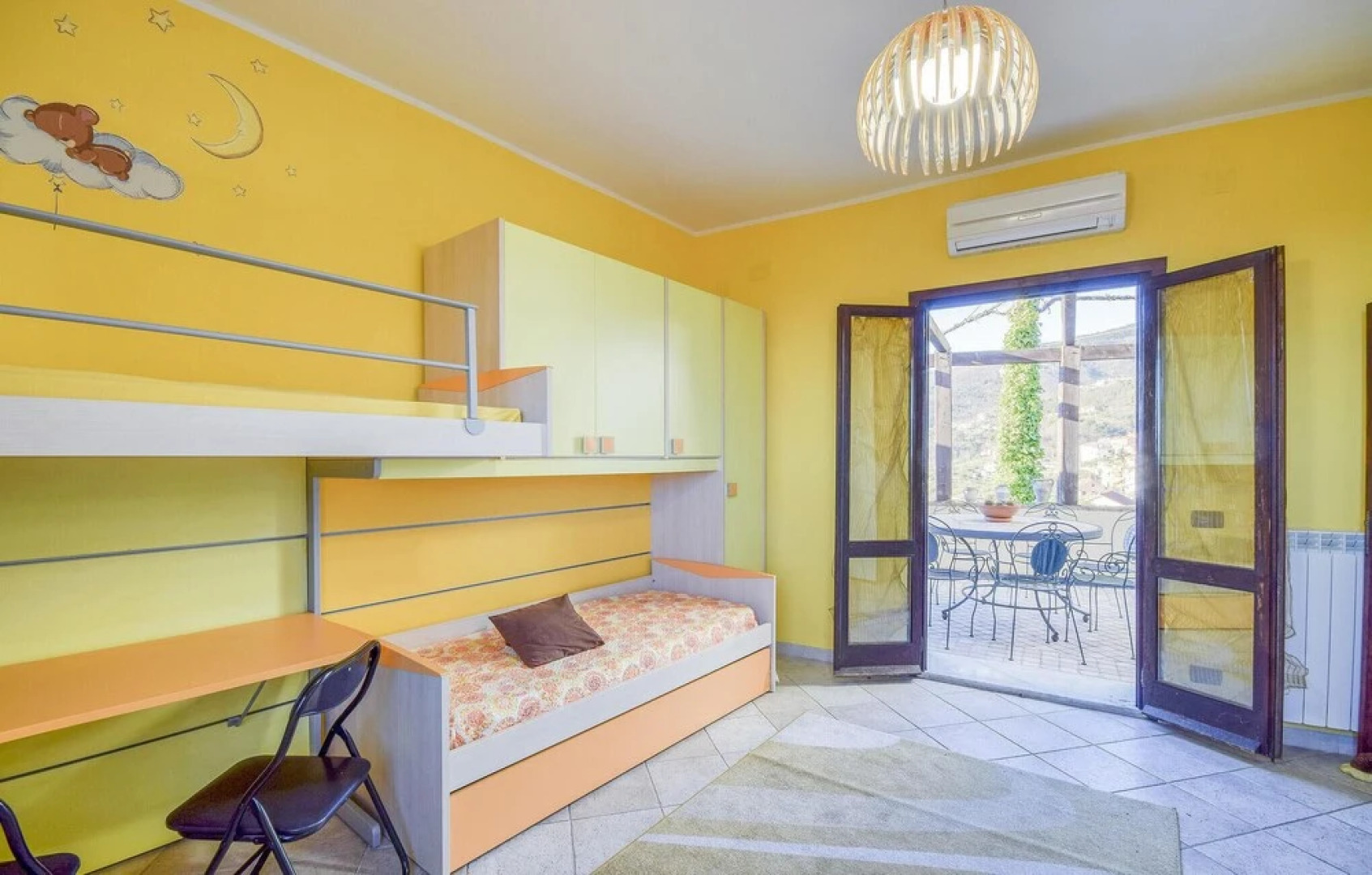 Stunning Home in Vado Ligure With 2 Bedrooms and Wifi