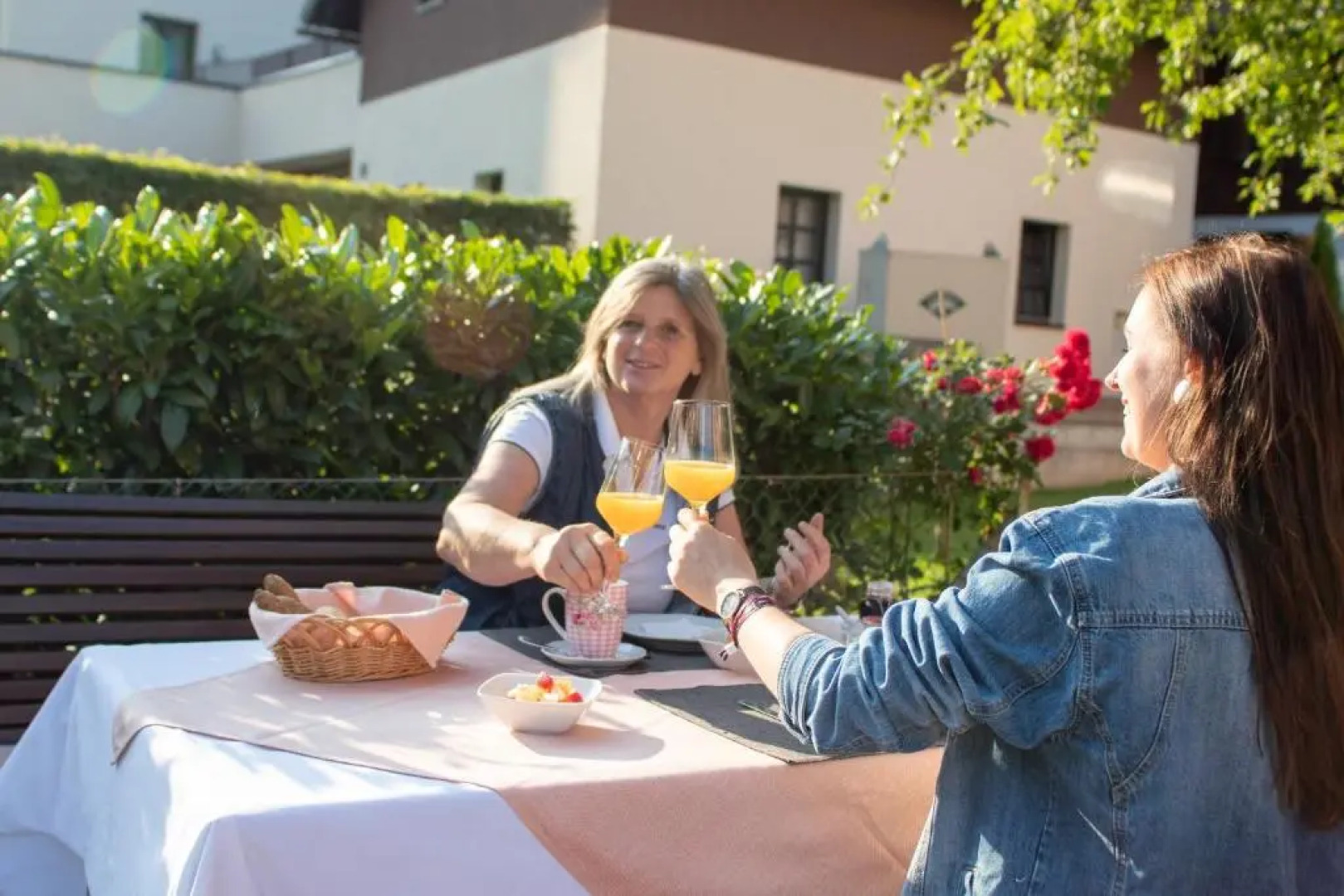 Rooms 73 - Helga Bartos