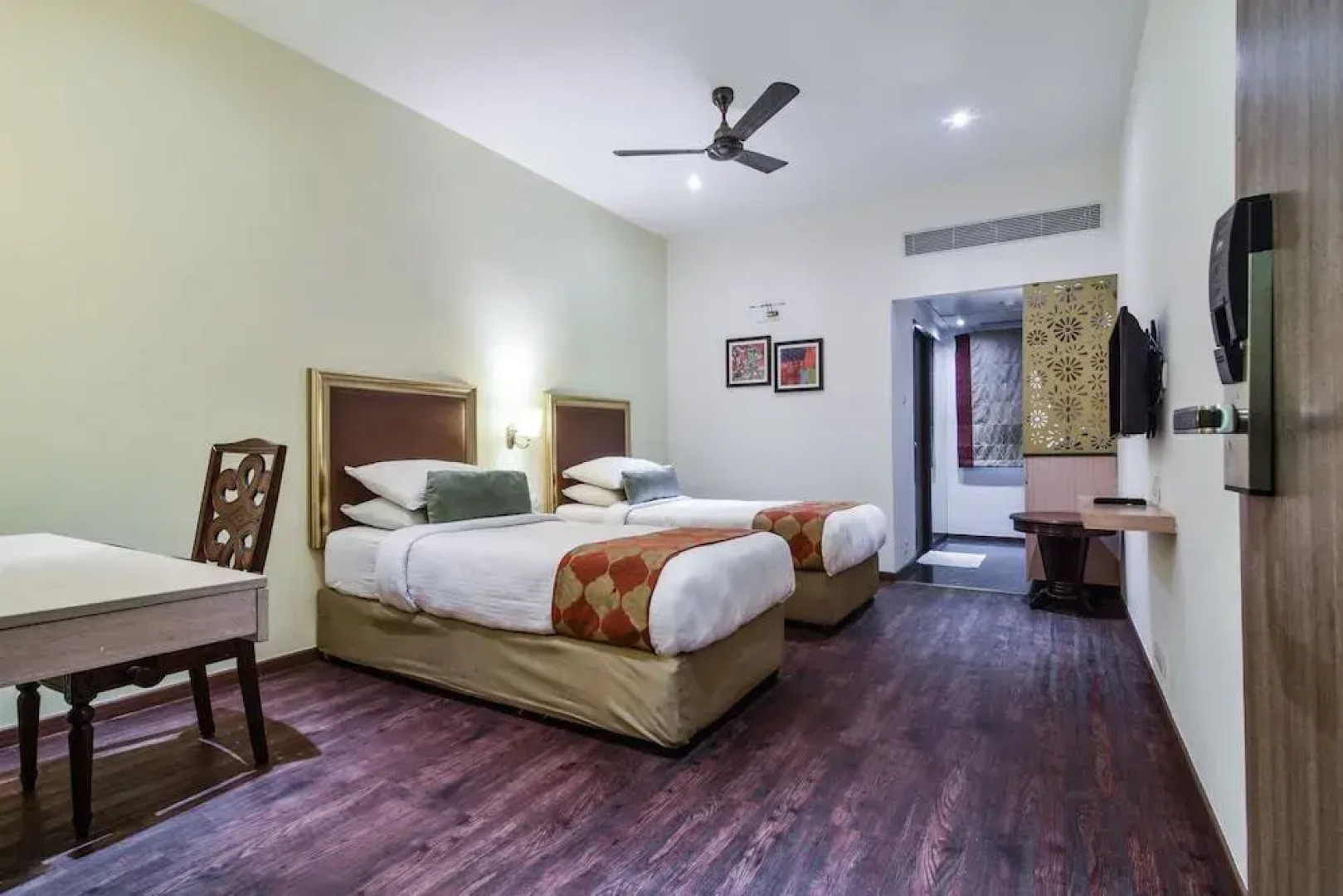 Hotel Sabareesh Park