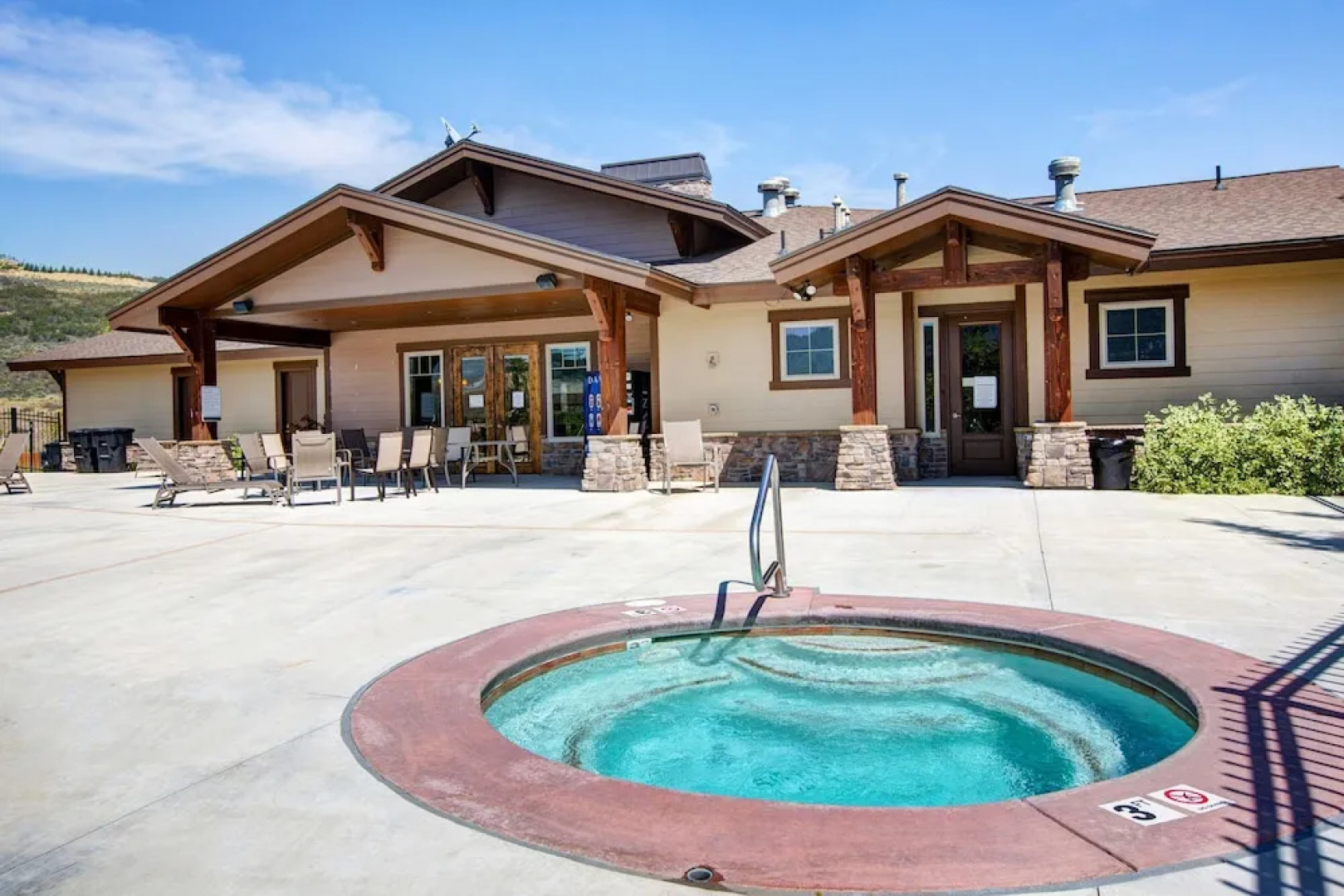 New Listing! Mountain W/ Hot Tub & Deck 5 Bedroom Townhouse