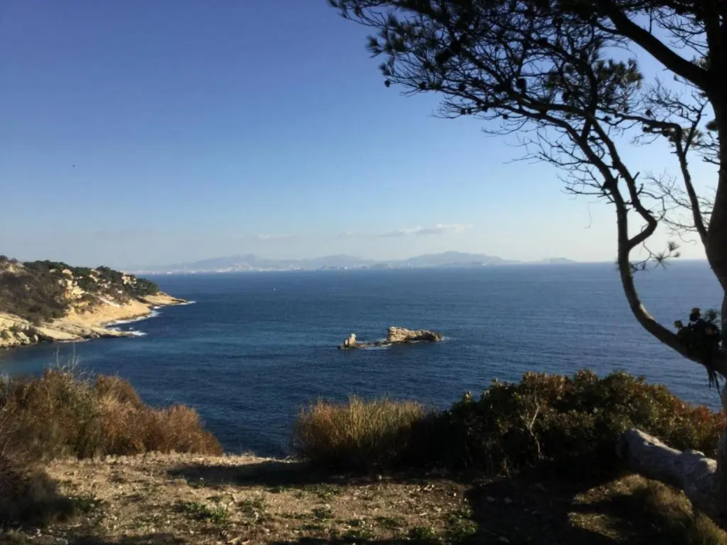 Front de mer les pieds dans l'eau