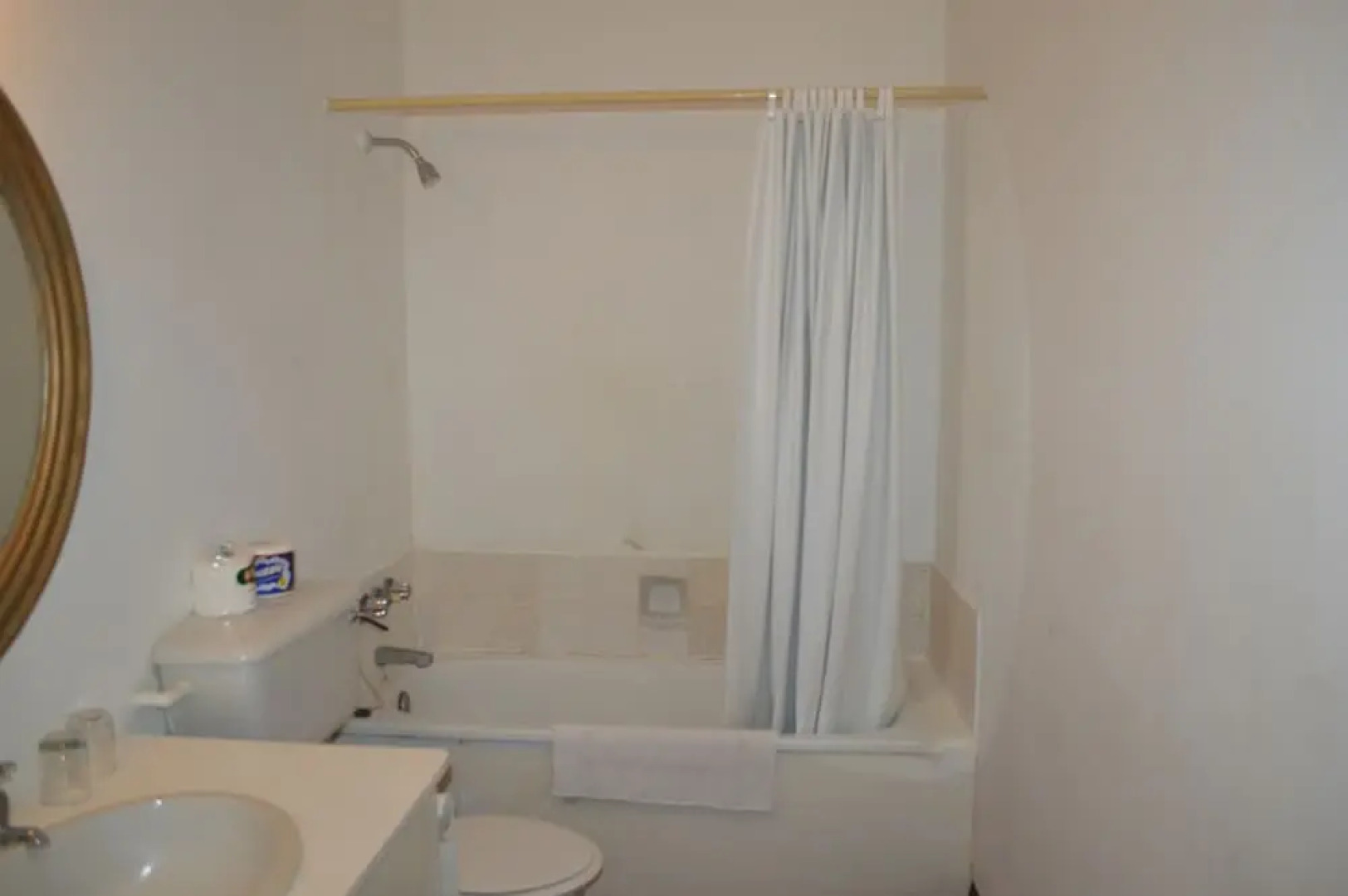 Four Aces Apartments