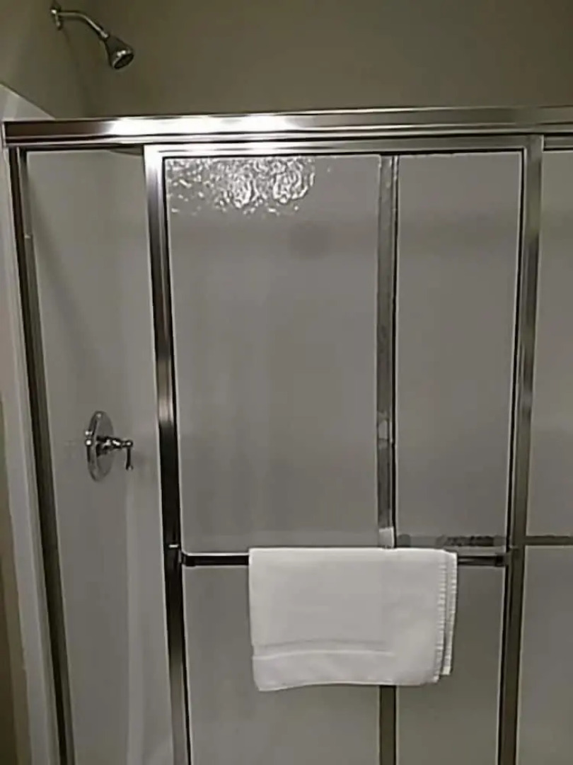 Brookstone Lodge & Suites