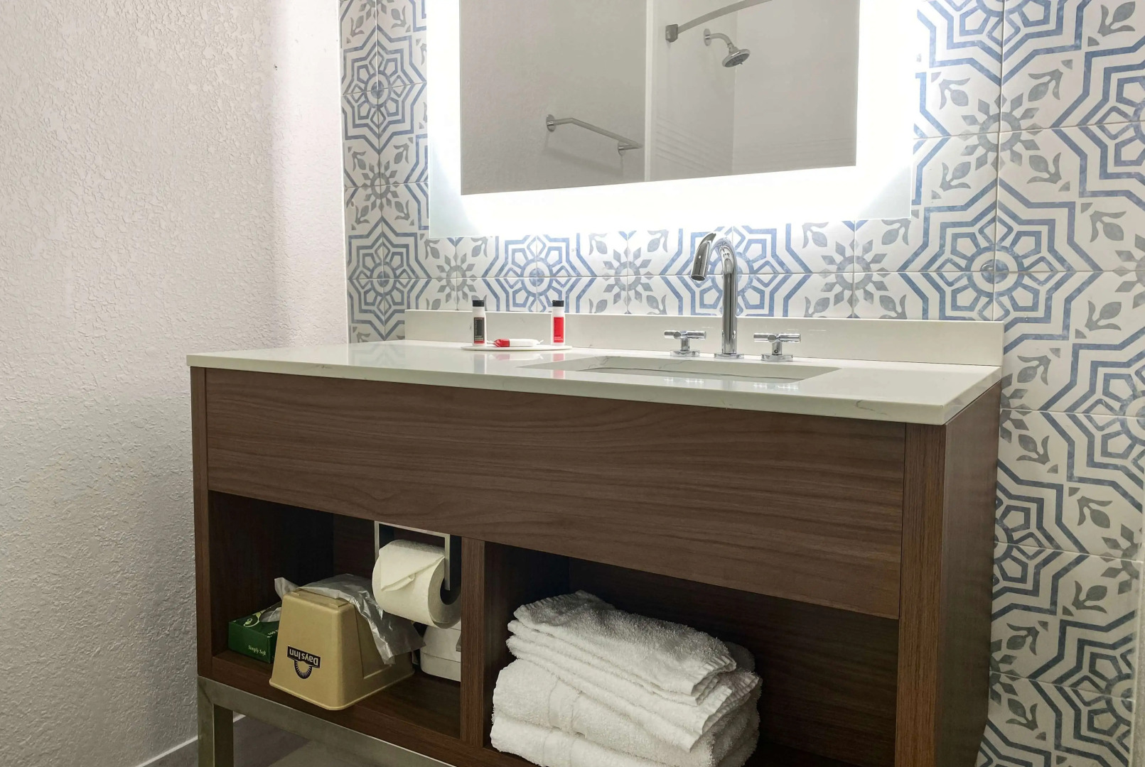 Days Inn & Suites by Wyndham Peachtree Corners/Norcross