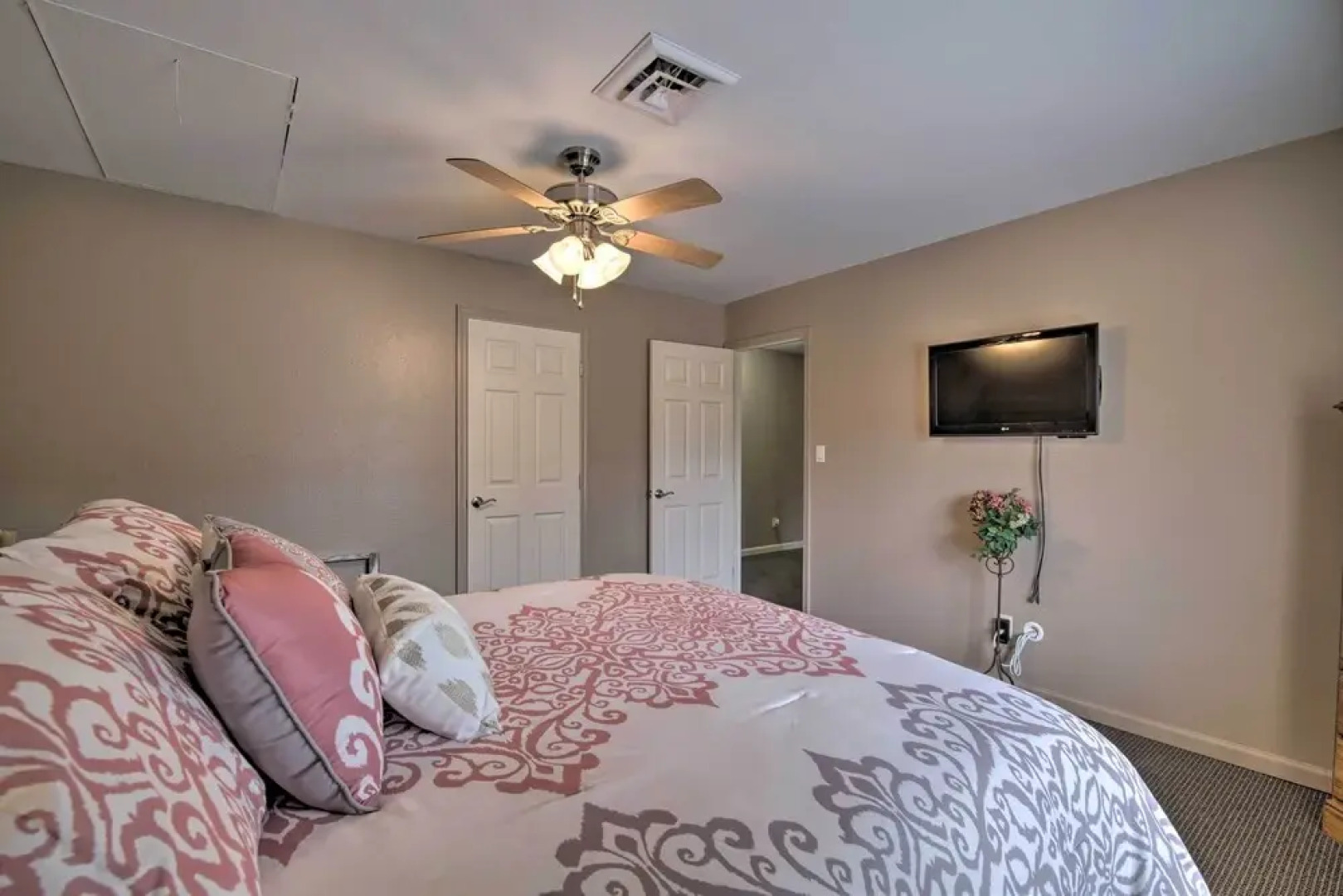 Inviting Home w/ Pool & Hot Tub on Table Rock Lake