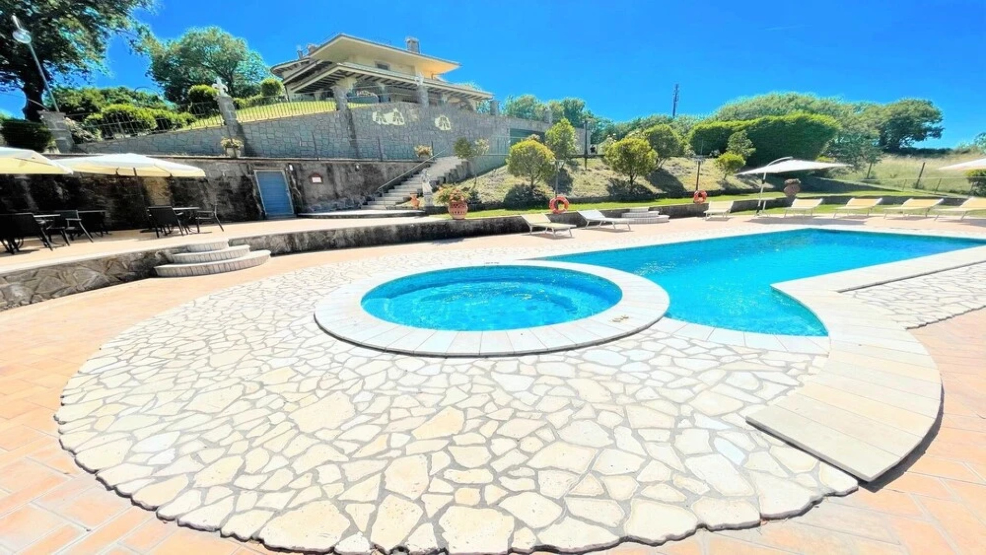 Exclusive Villa in Montefiascone -pool and Jacuzzi