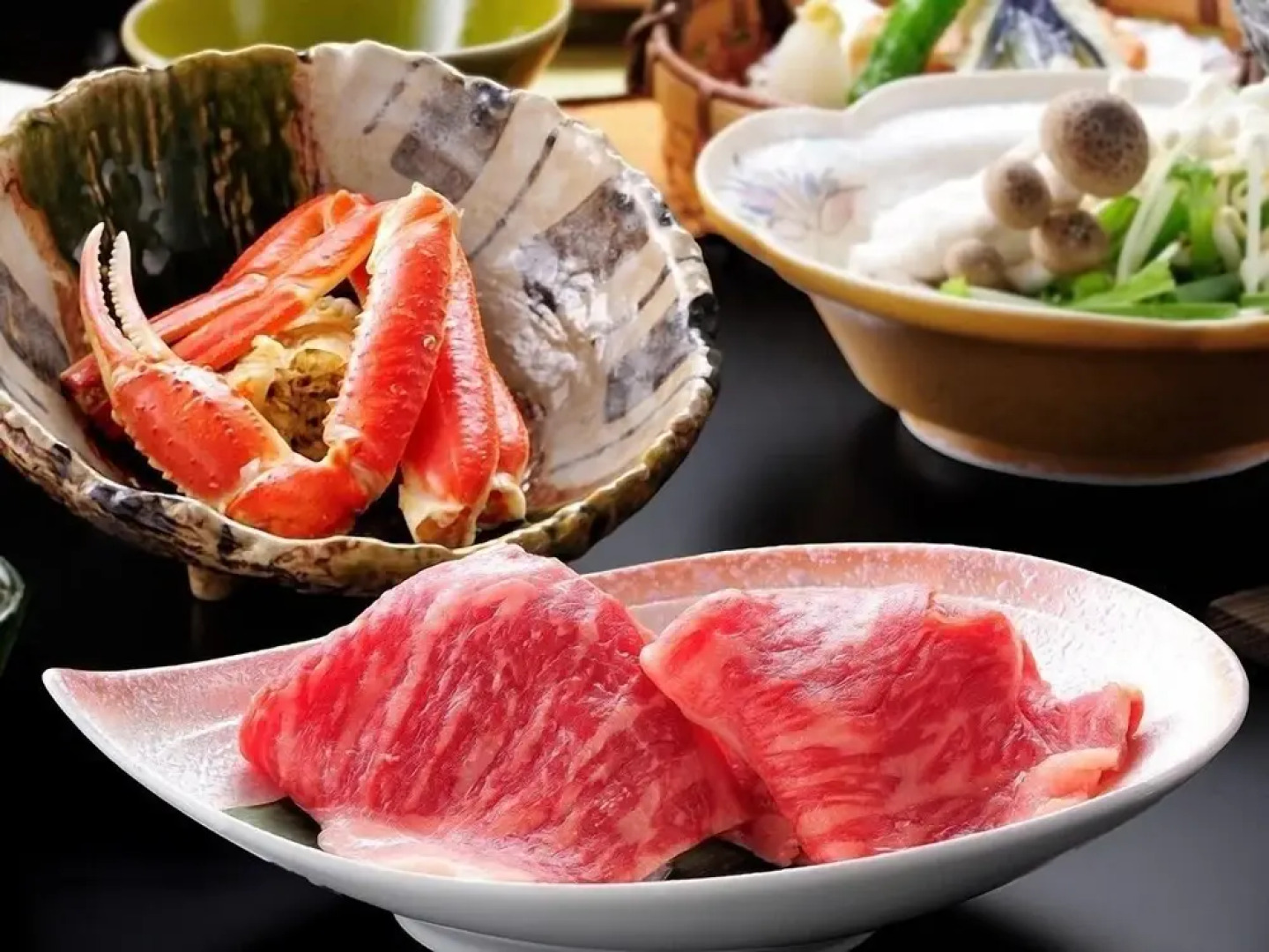 Hotel Hoho "A hotel overlooking the Echigo Plain and the Yahiko mountain range"