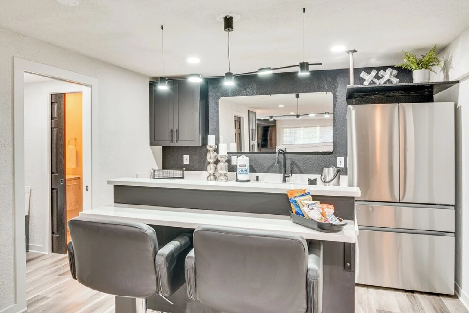 Luxury 'prairie Retreat': 5 Min From Madison!