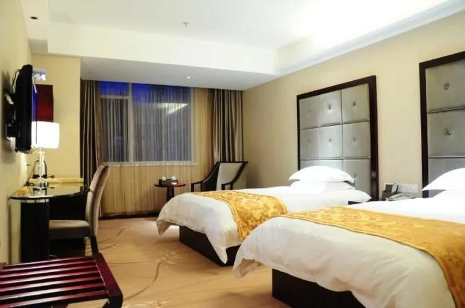 Ronghe Holiday Hotel