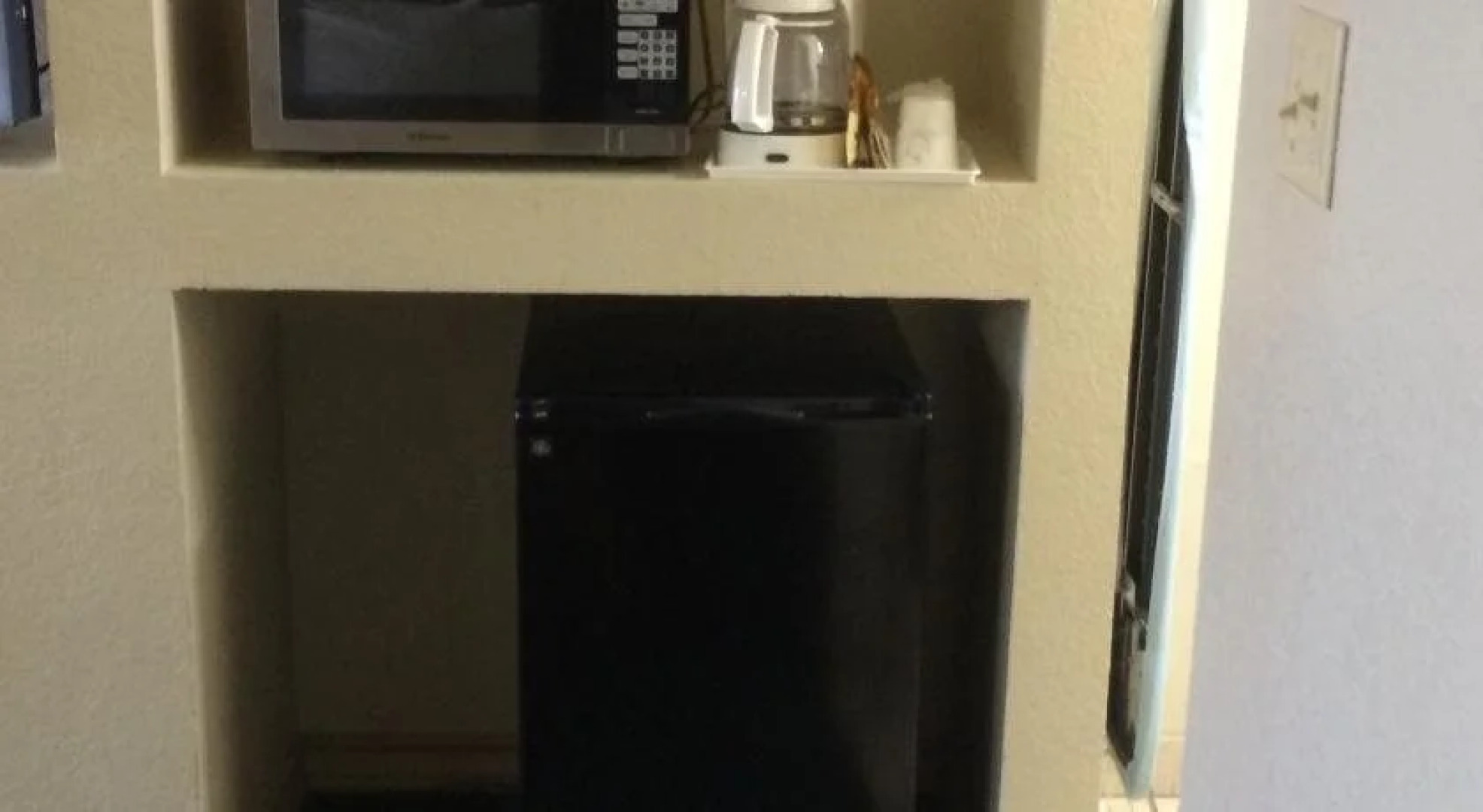 Country Hill Inn and Suites