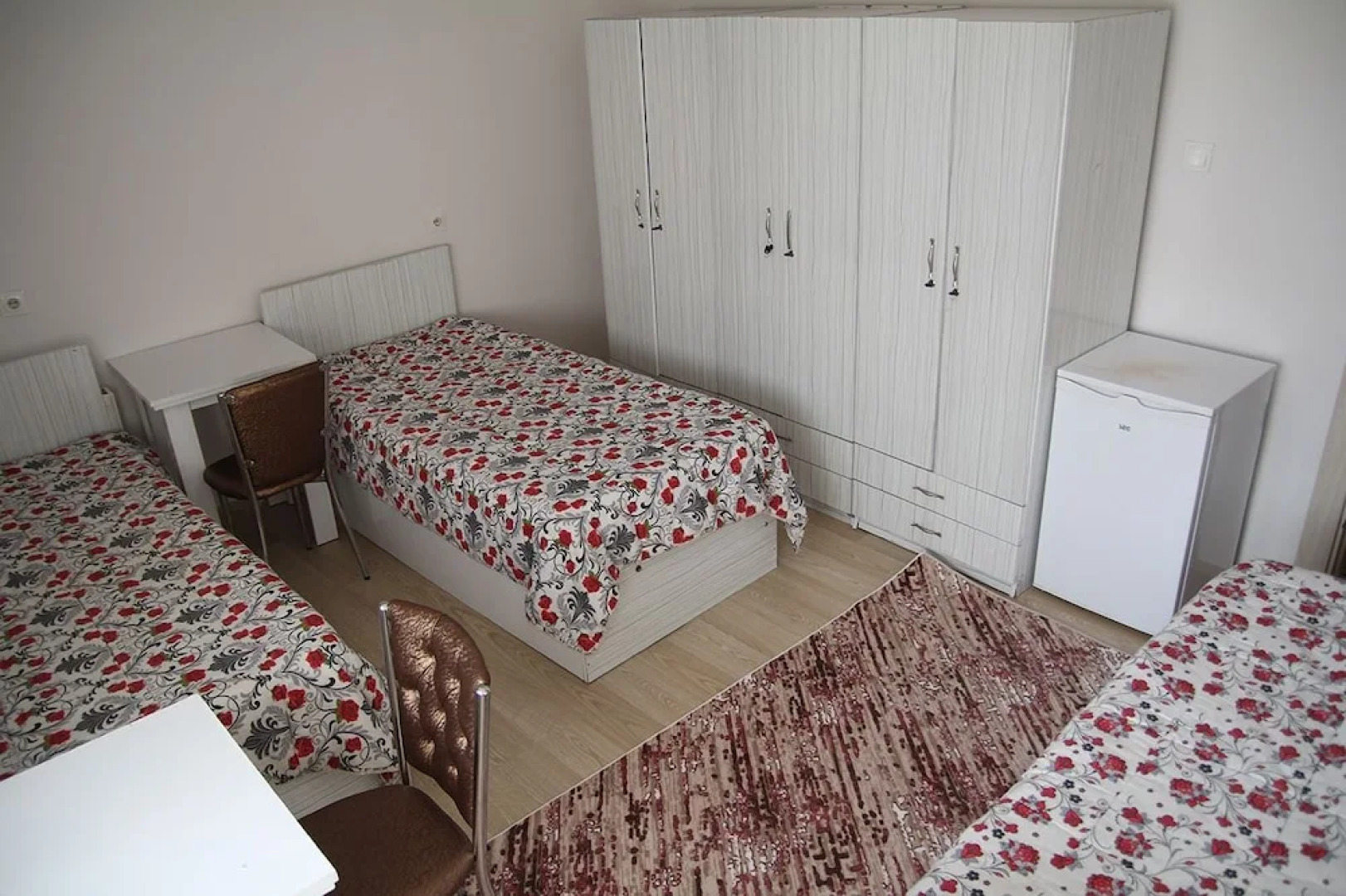 Seckin Apart - Caters to Adult Women