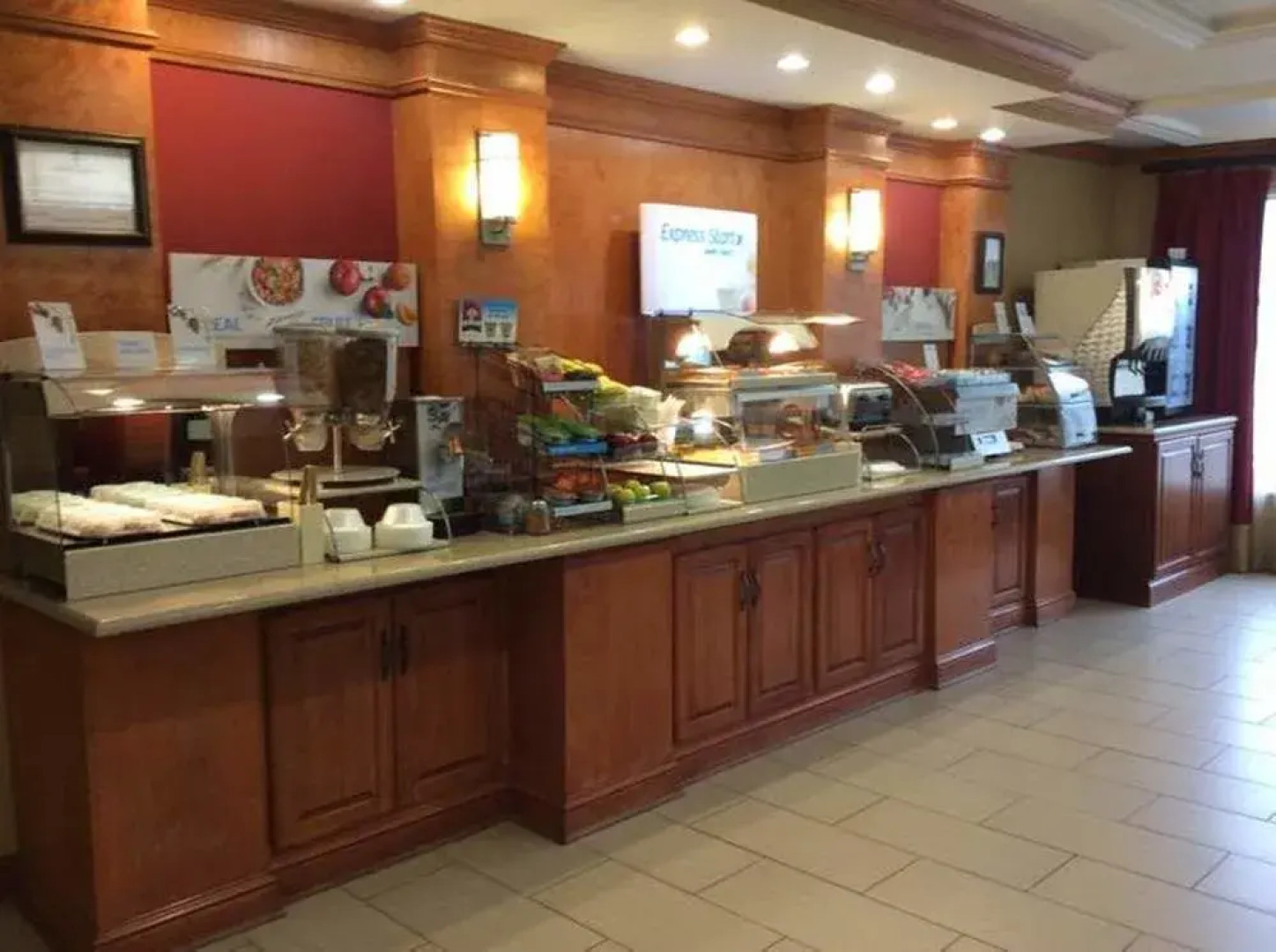 Holiday Inn Express Hotel & Suites FOREST