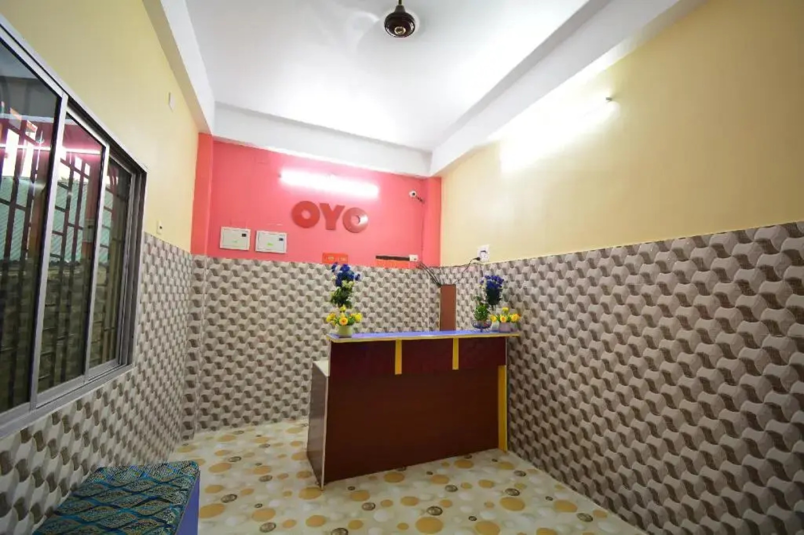 OYO 30386 Hotel Gloria Inn