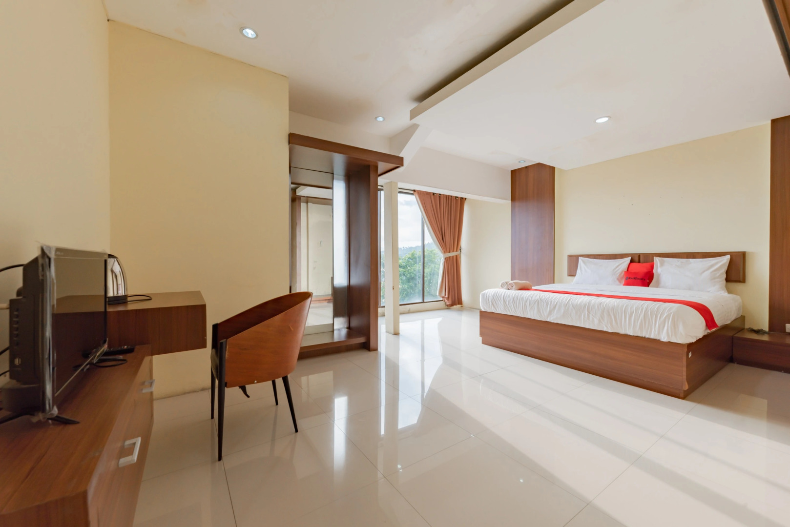 RedDoorz Syariah near Alun-Alun Pelabuhan Ratu