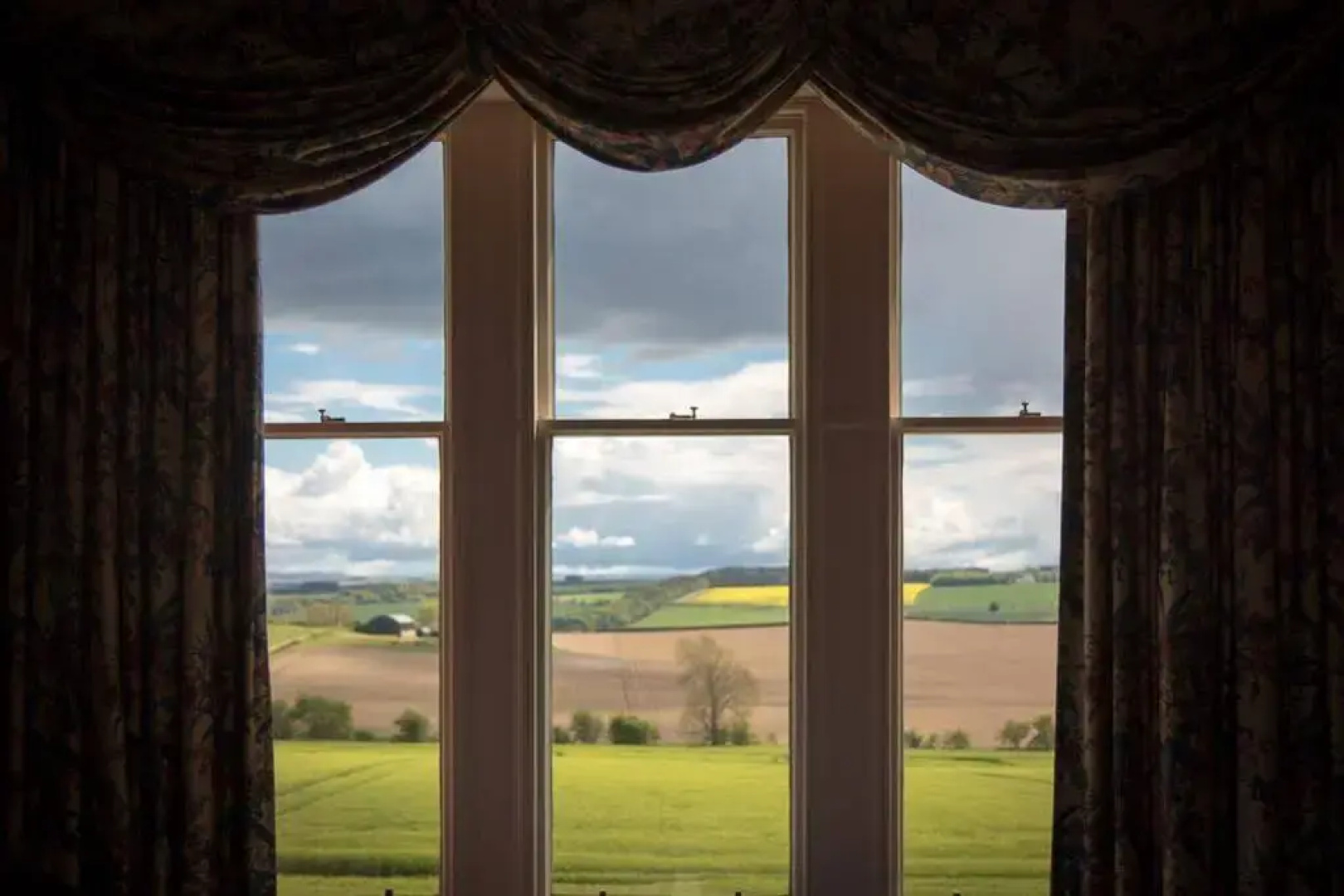 Whitehouse Country House