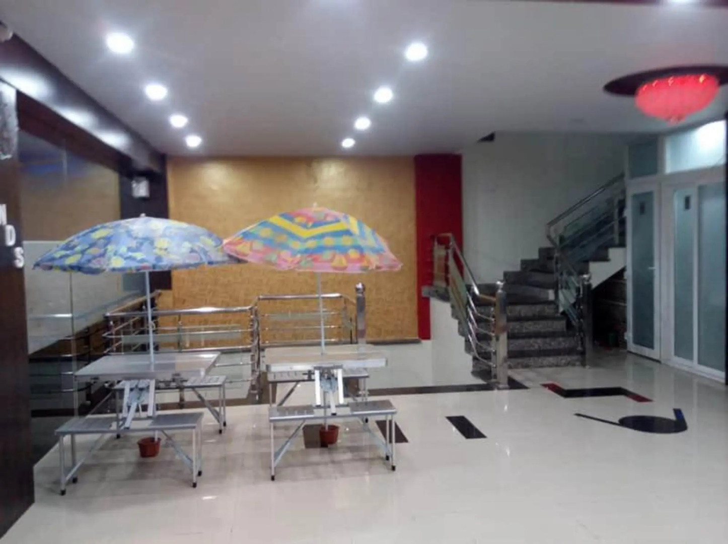 Friends Hotel & Restaurant
