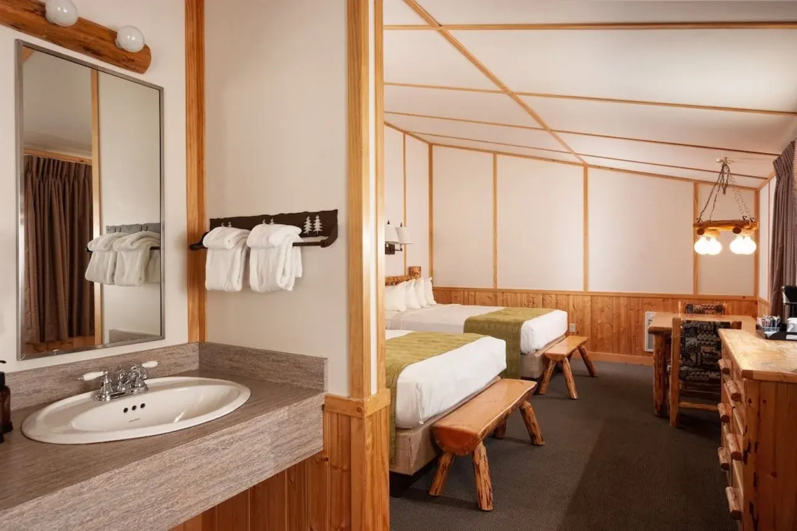 Canyon Lodge & Cabins - Inside the Park