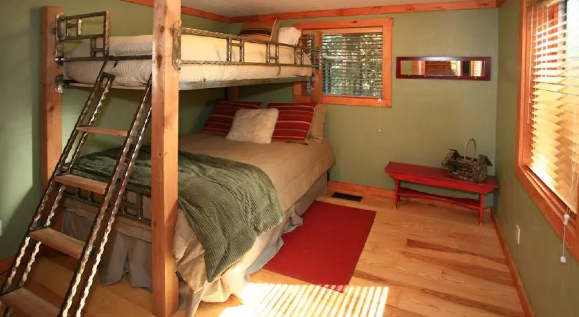 Creekside Cabin by Stewart Mountain Lodging