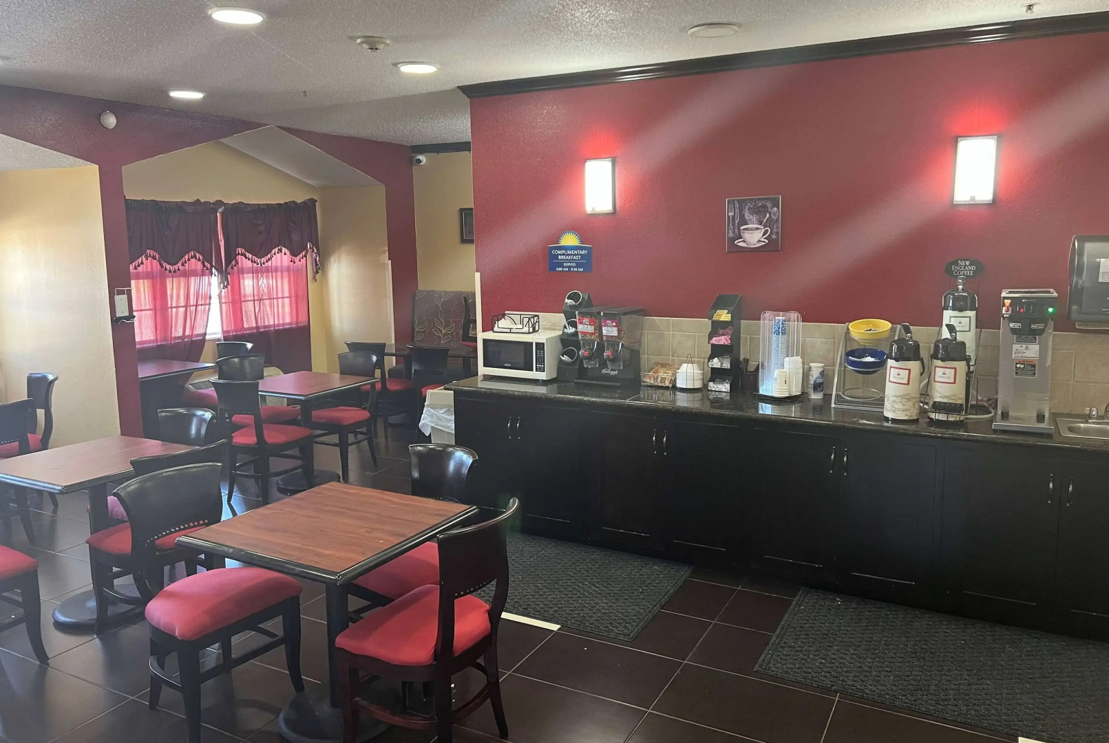 Days Inn & Suites by Wyndham Hutchinson