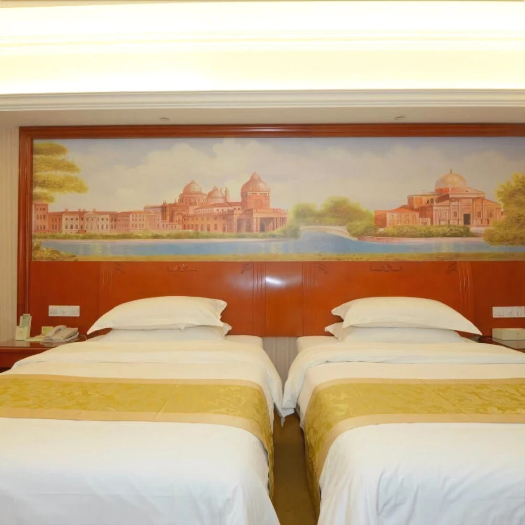 Vienna Hotel Guigang Central Square