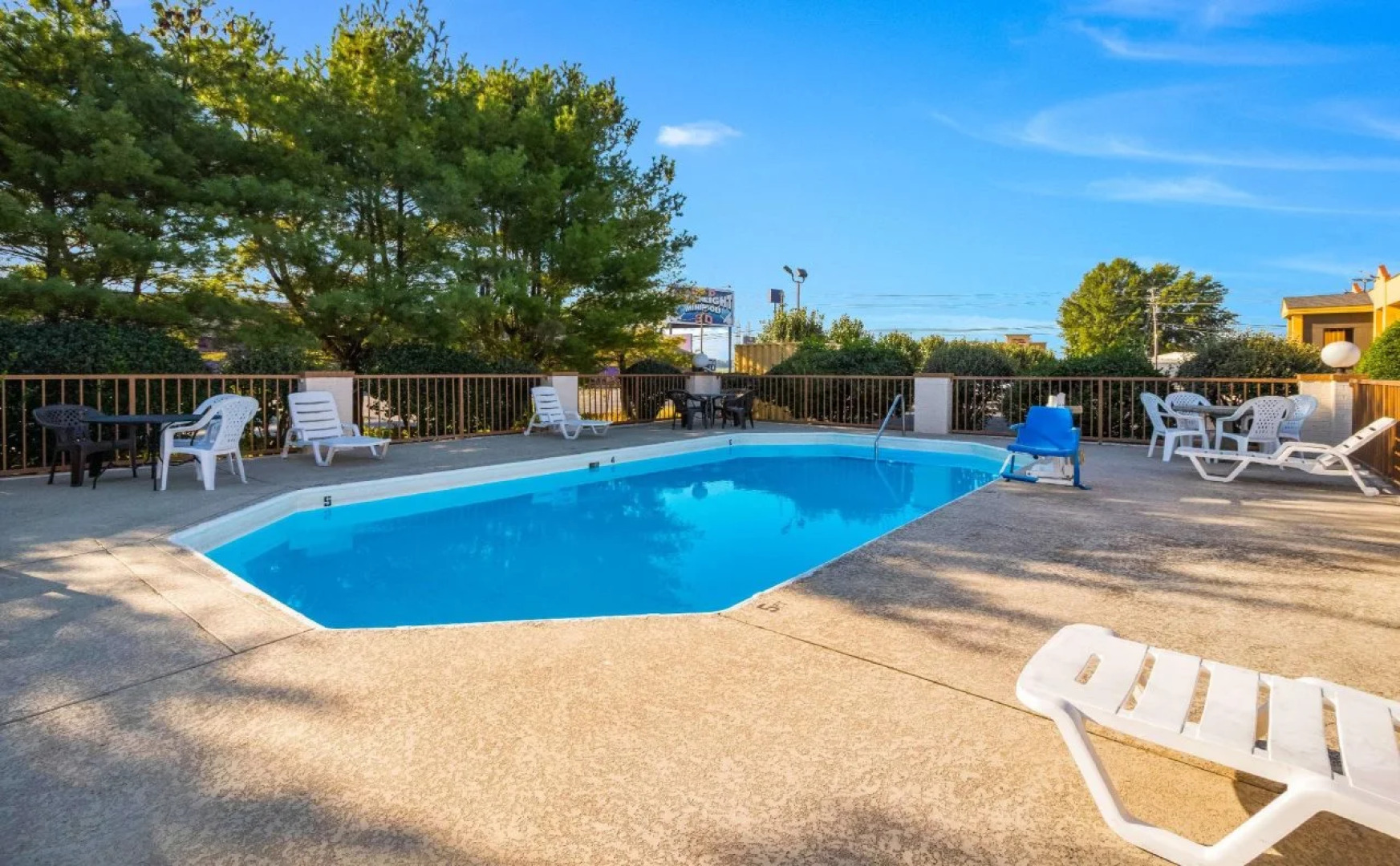 Red Roof Inn Clarksville